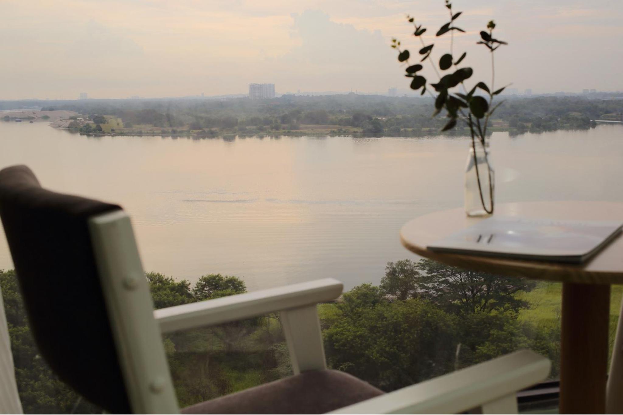 Danga Bay - 3BR Full Seaview - Luxe Balcony Bliss