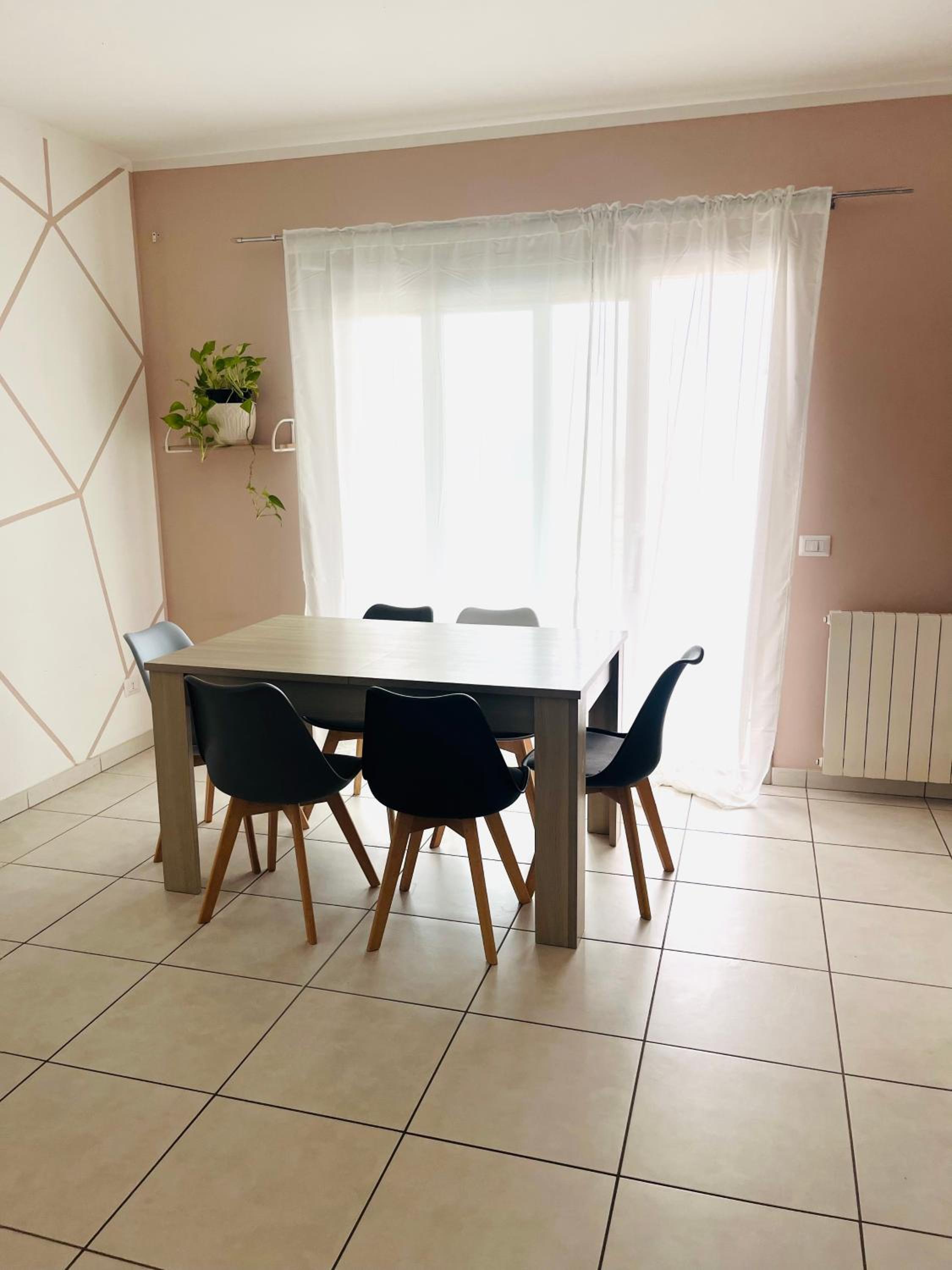 Casa Enea en Olbia — dining