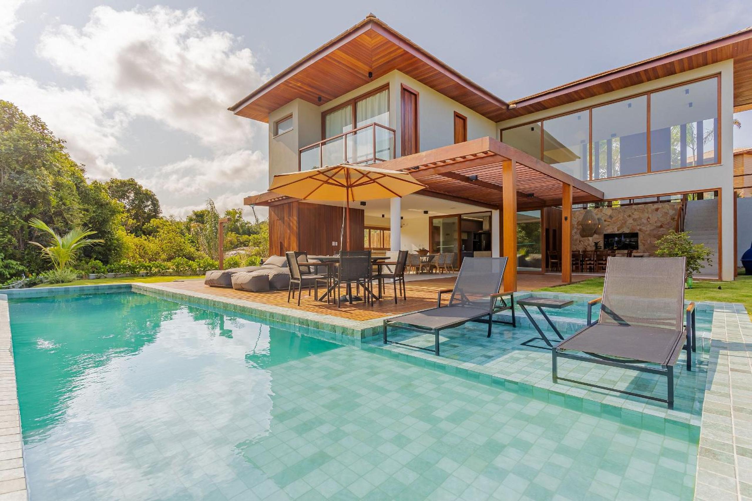 PF58 Casa Alto Luxo 6 Suítes - Praia Bella, com acesso exclusivo à praia!