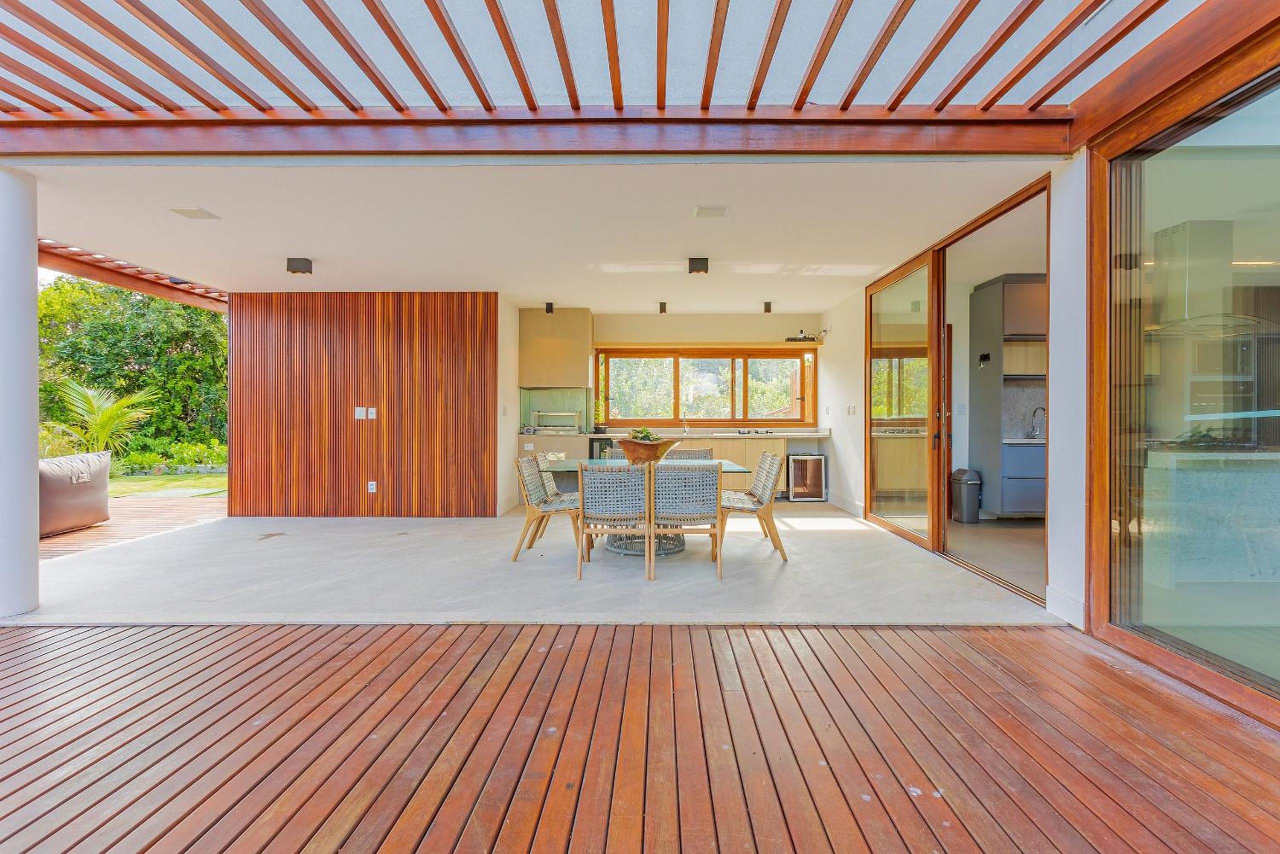 PF58 Casa Alto Luxo 6 Suítes - Praia Bella, com acesso exclusivo à praia!