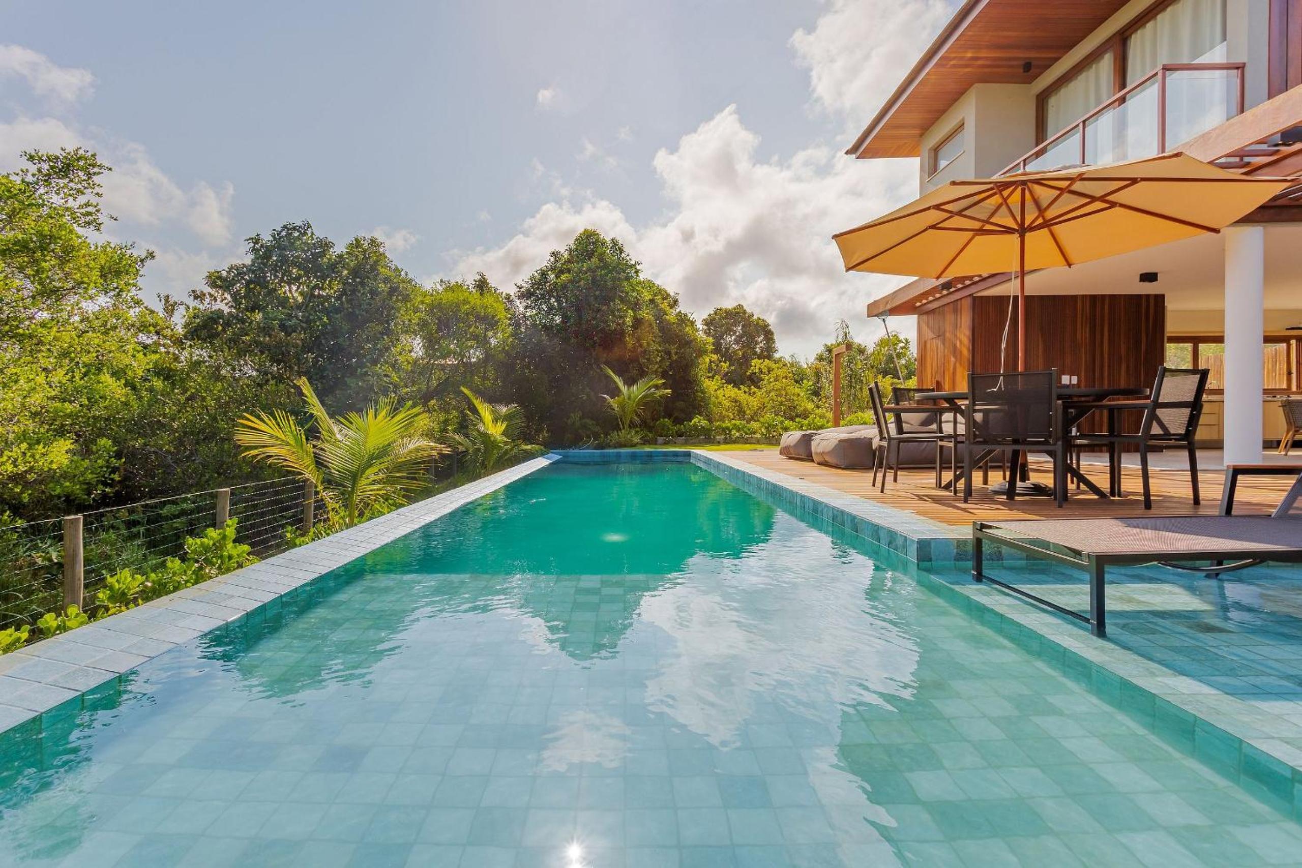 PF58 Casa Alto Luxo 6 Suítes - Praia Bella, com acesso exclusivo à praia!