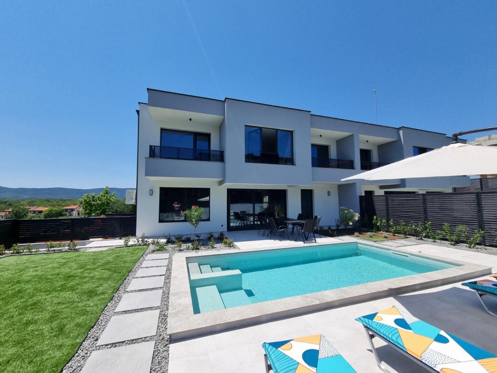 Villa Calypso, private pool with heating and salt water