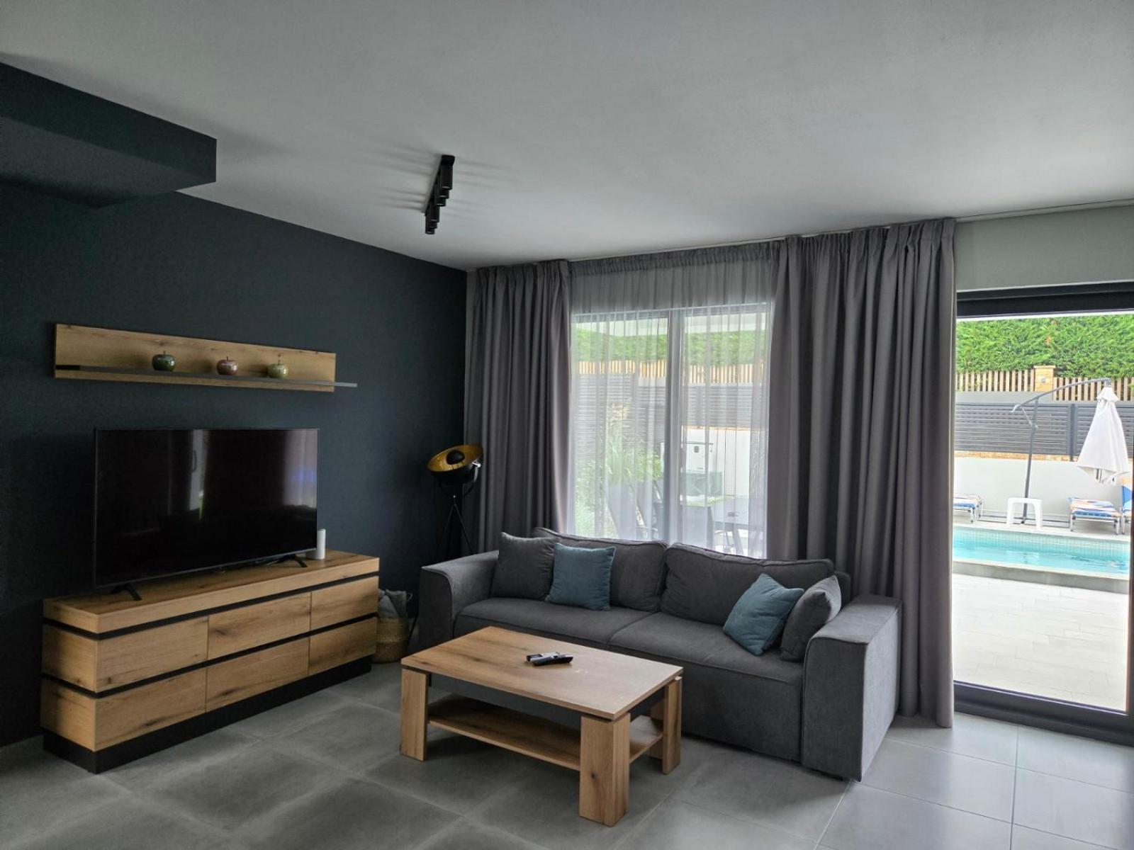 Villa Calypso, private pool with heating and salt water