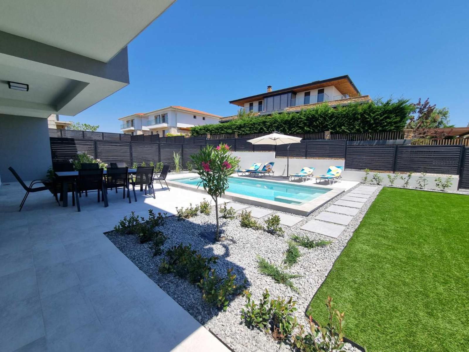 Villa Calypso, private pool with heating and salt water