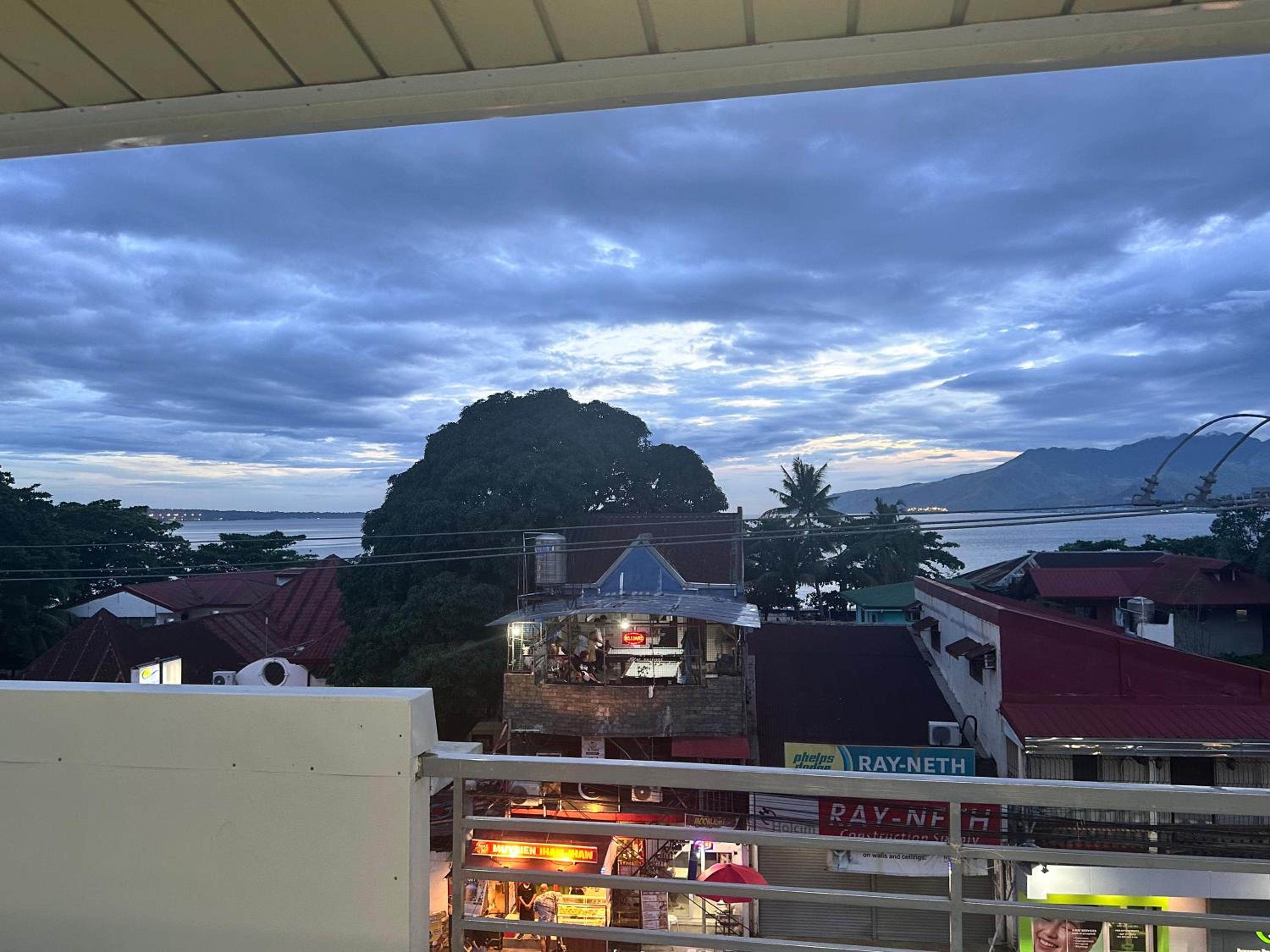 The Loft - Barrio Barretto, Olongapo City Near Beach view 3