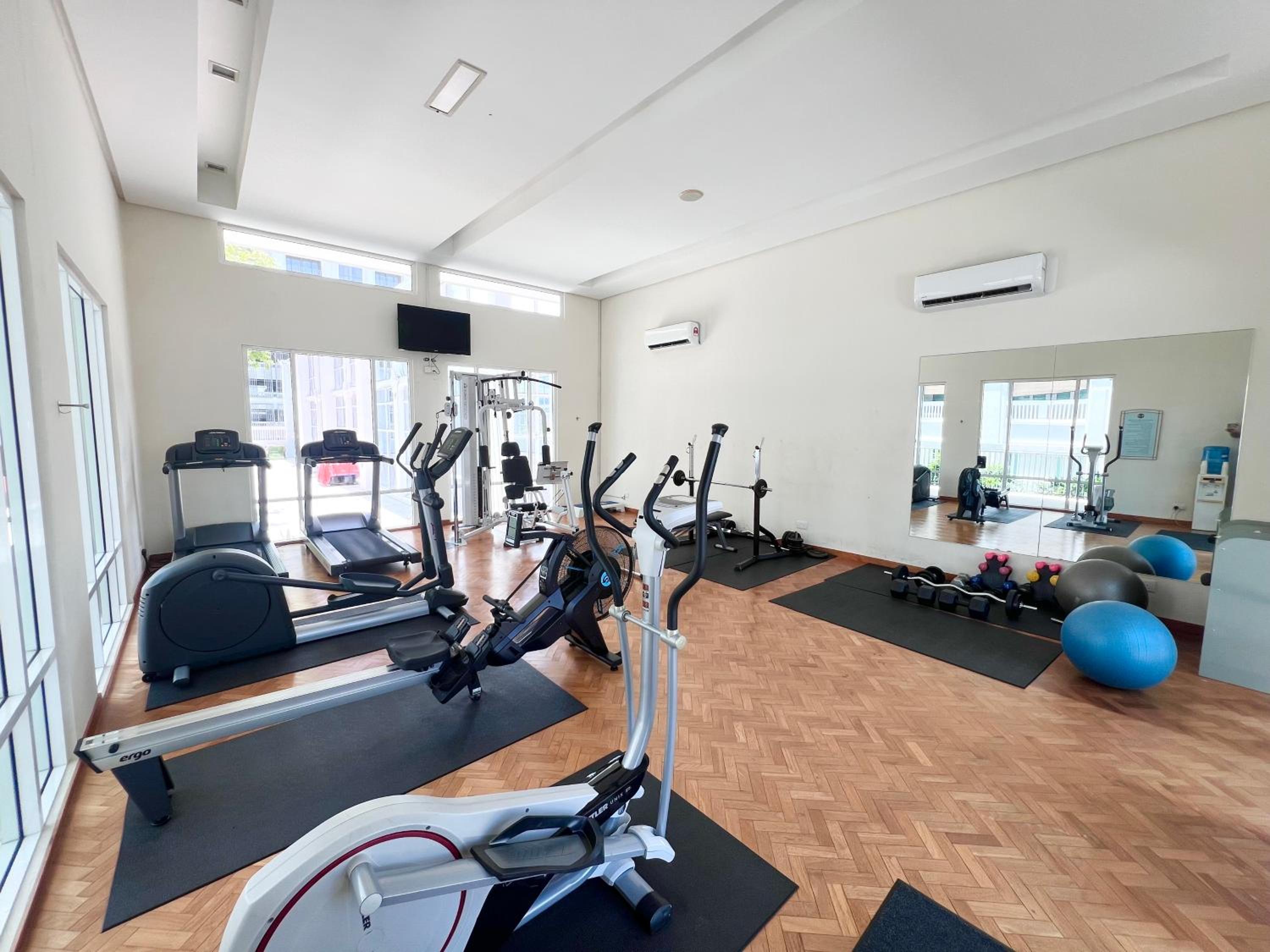 Luxury Seaview Family Suite at Straits Quay photo 6