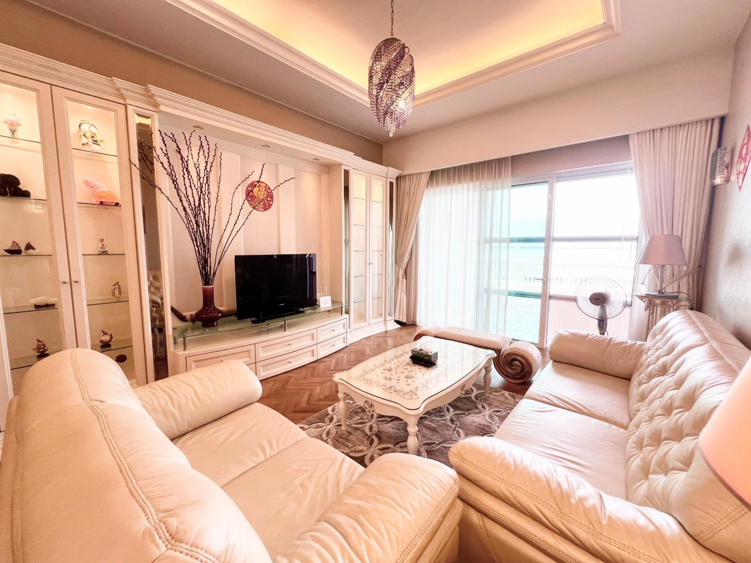 Luxury Seaview Family Suite at Straits Quay