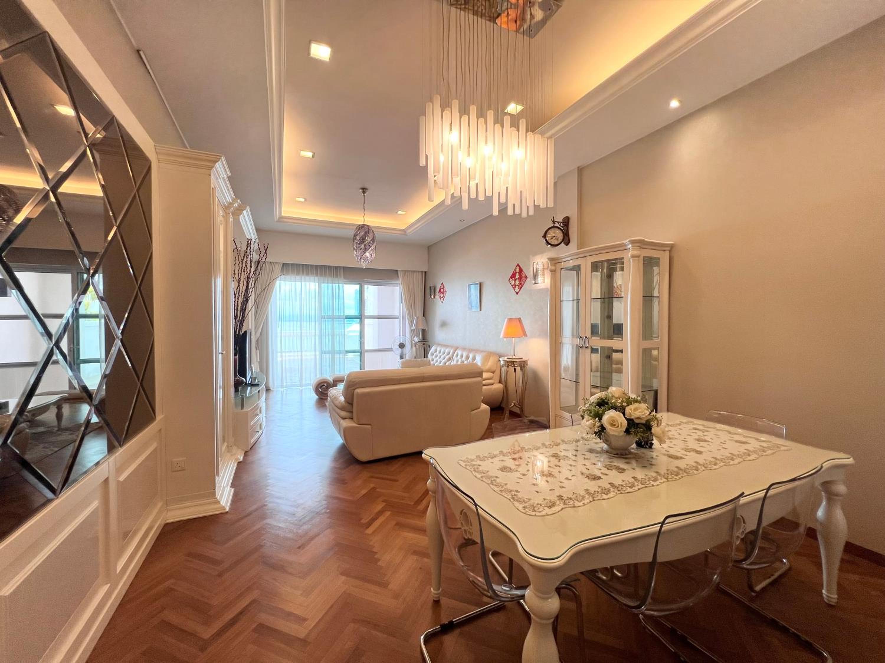 Luxury Seaview Family Suite at Straits Quay