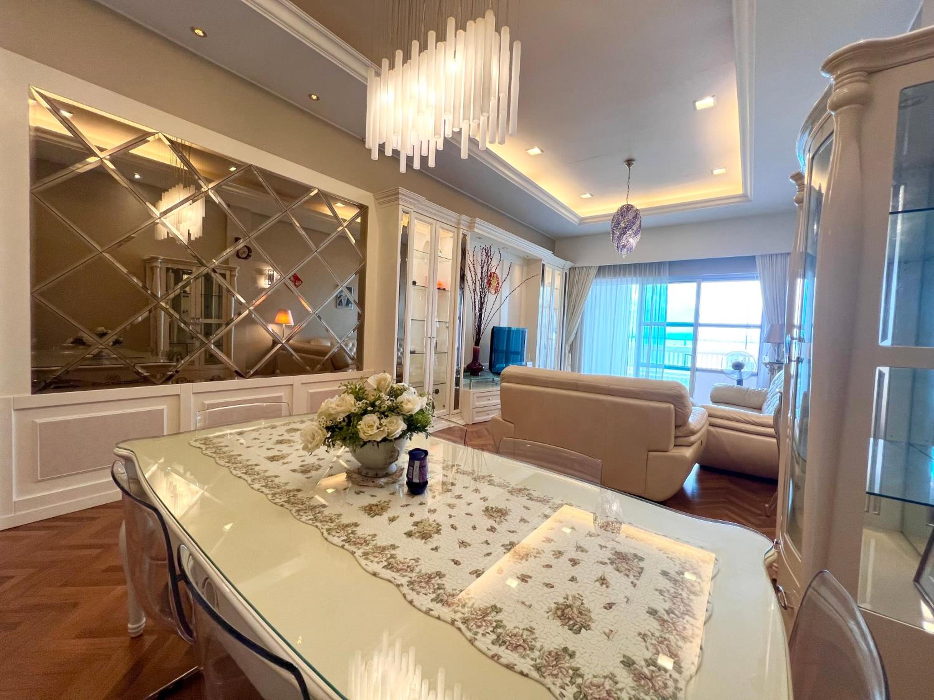 Luxury Seaview Family Suite at Straits Quay