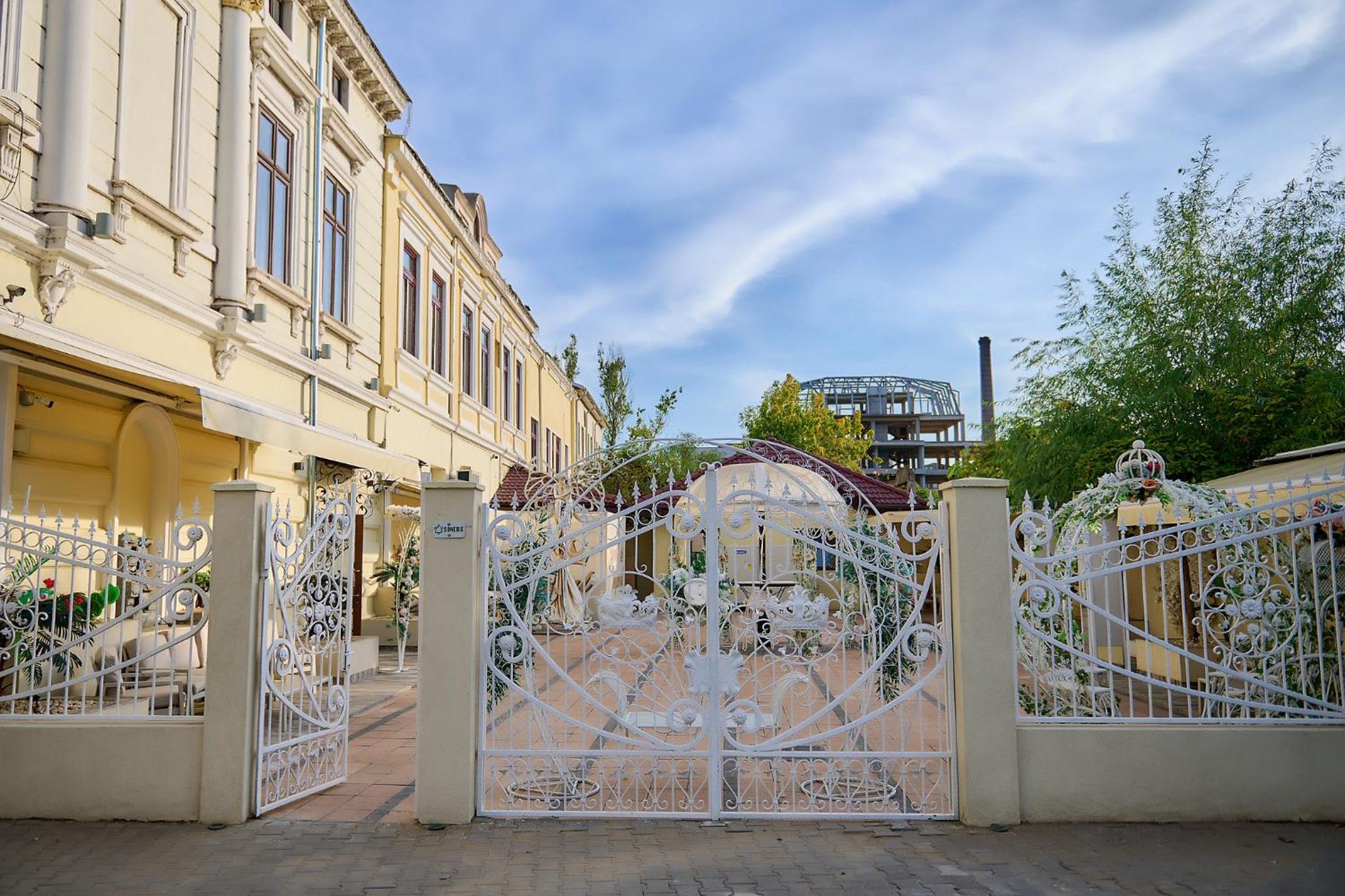 Hotel G Danube Boutique Hotel - Image 1