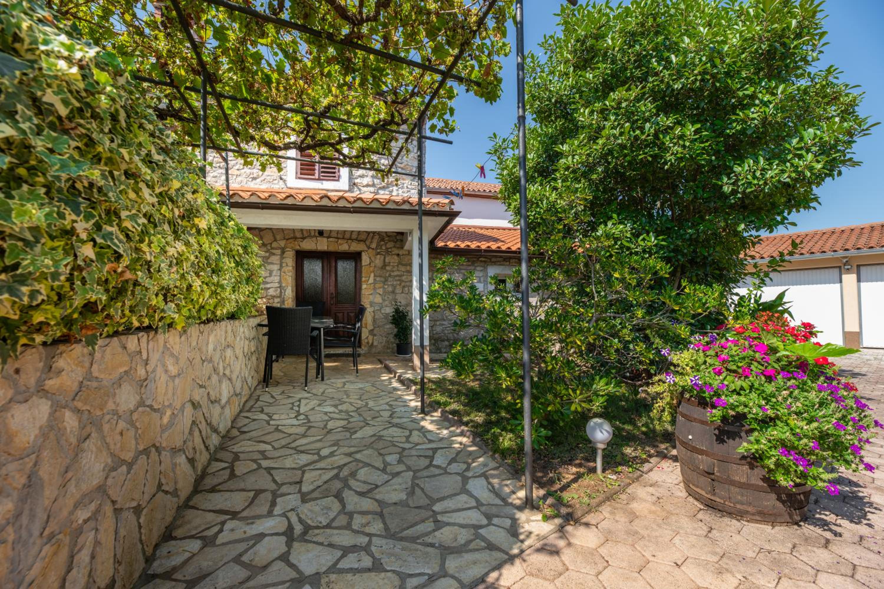 Two Stone Houses Iva view 5