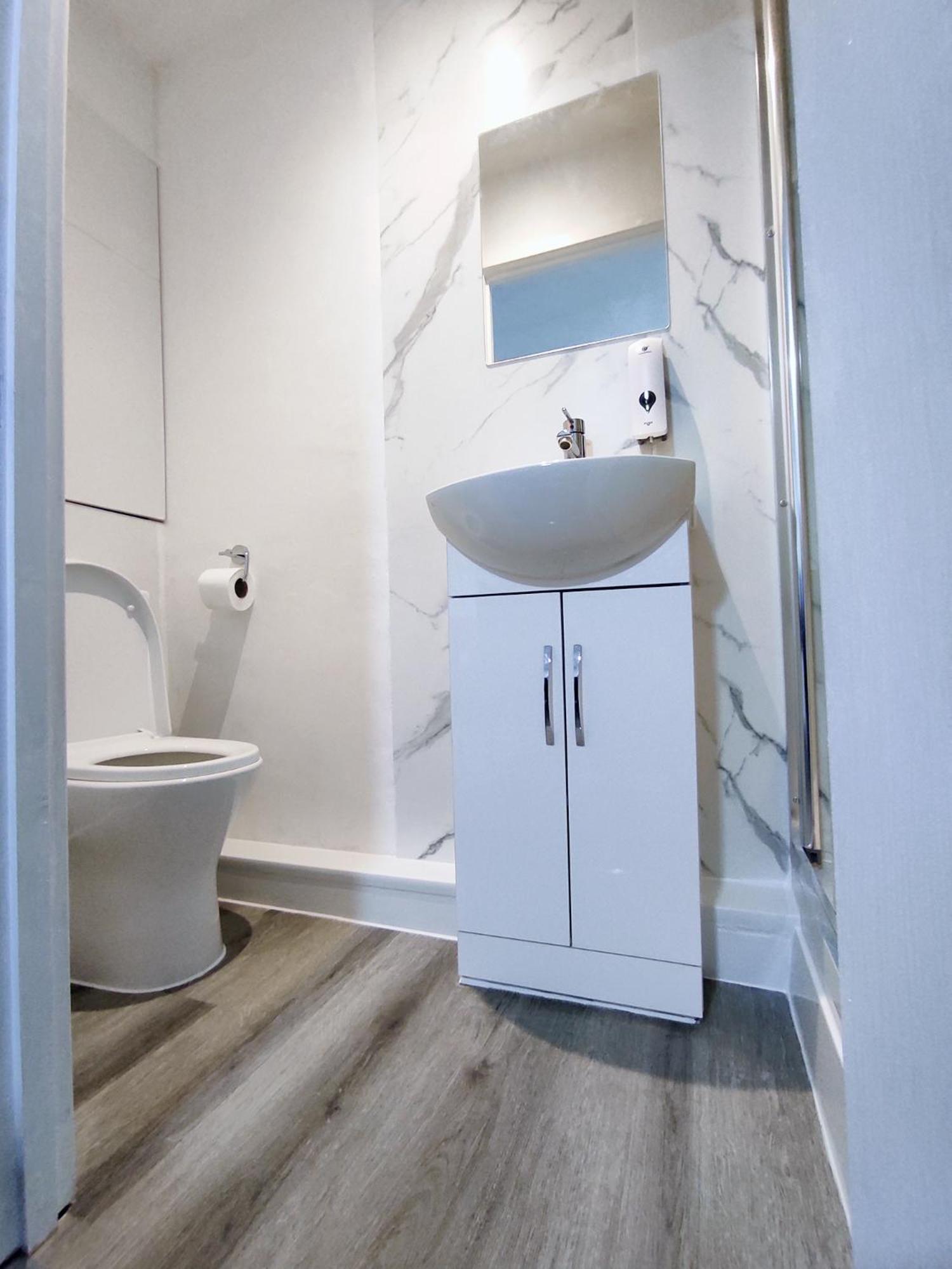 Oxford Vacations - Rowan Studio - City Centre Self Contained One-Bed Flat - Property Image 4
