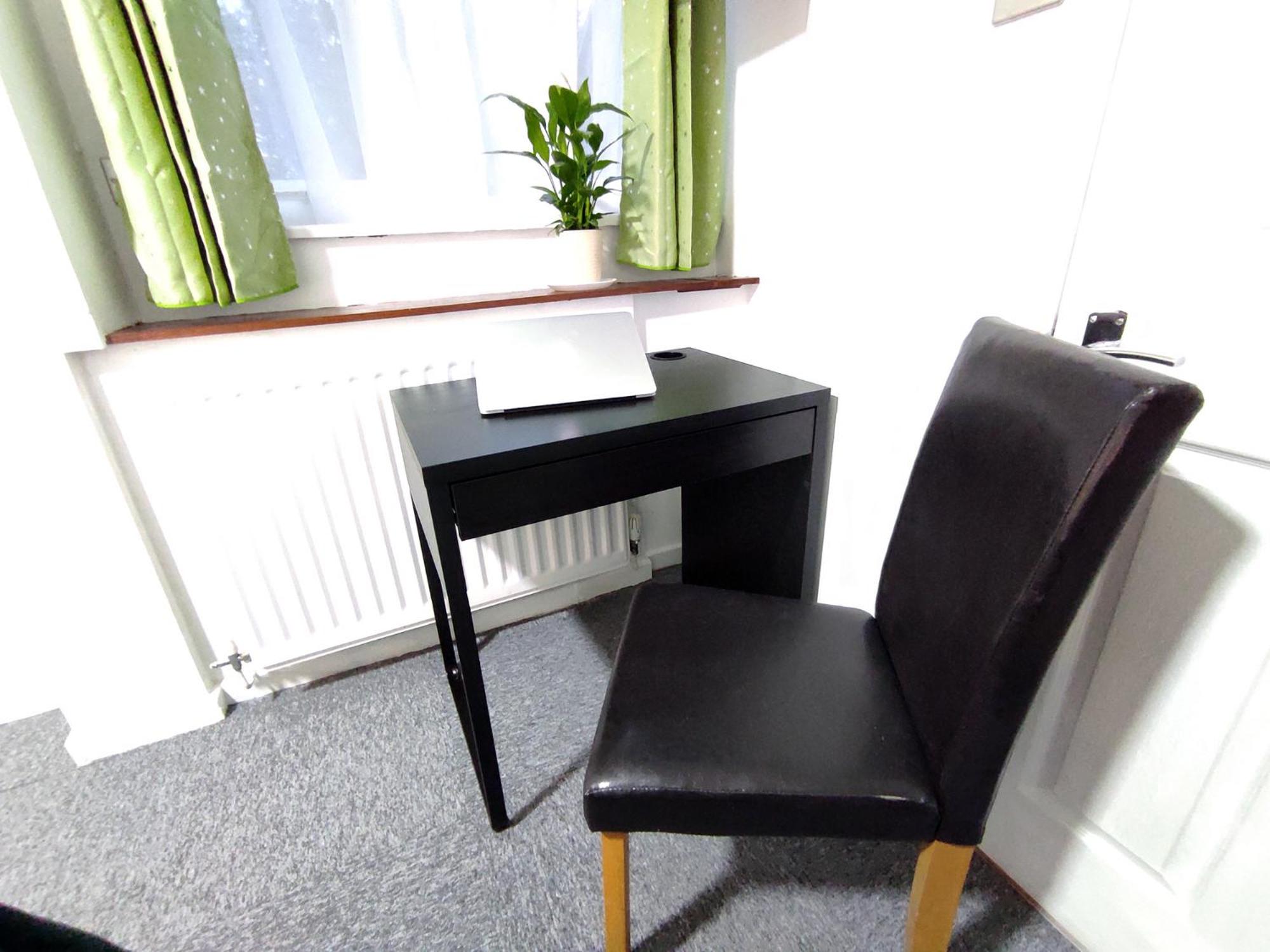 Oxford Vacations - Rowan Studio - City Centre Self Contained One-Bed Flat - Property Image 23