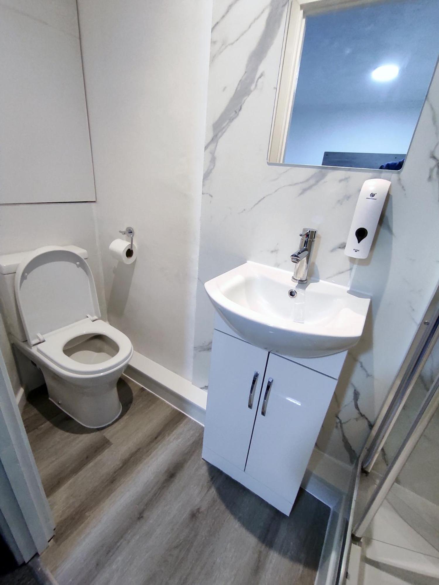 Oxford Vacations - Rowan Studio - City Centre Self Contained One-Bed Flat - Property Image 7