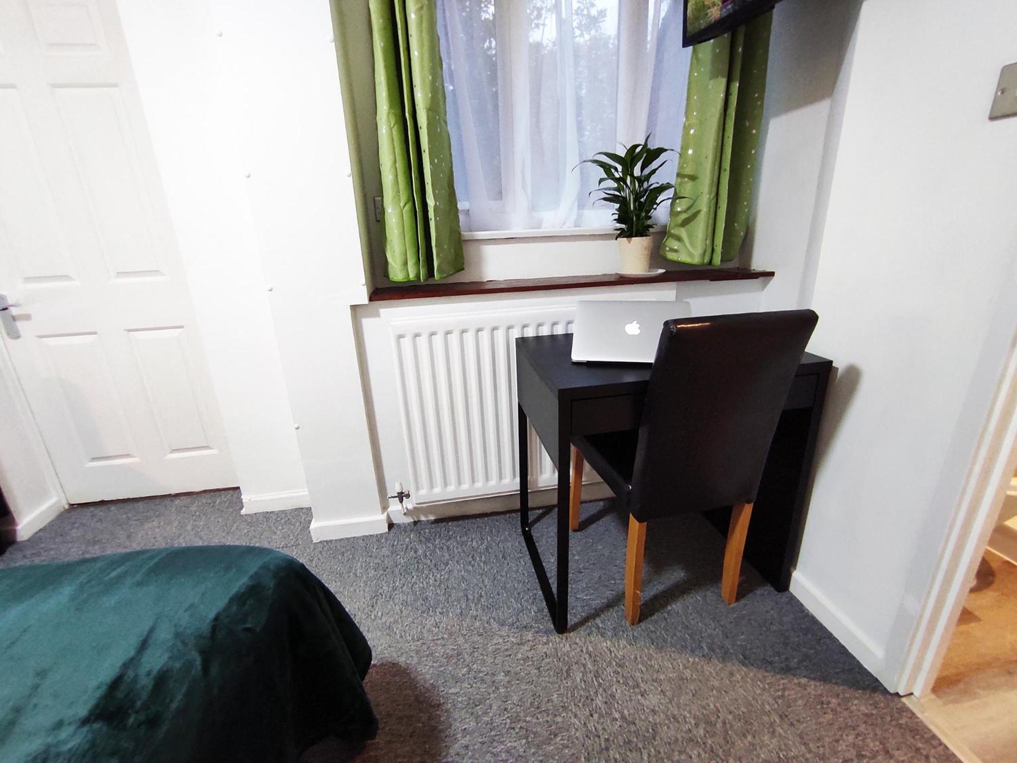 Oxford Vacations - Rowan Studio - City Centre Self Contained One-Bed Flat - Property Image 17