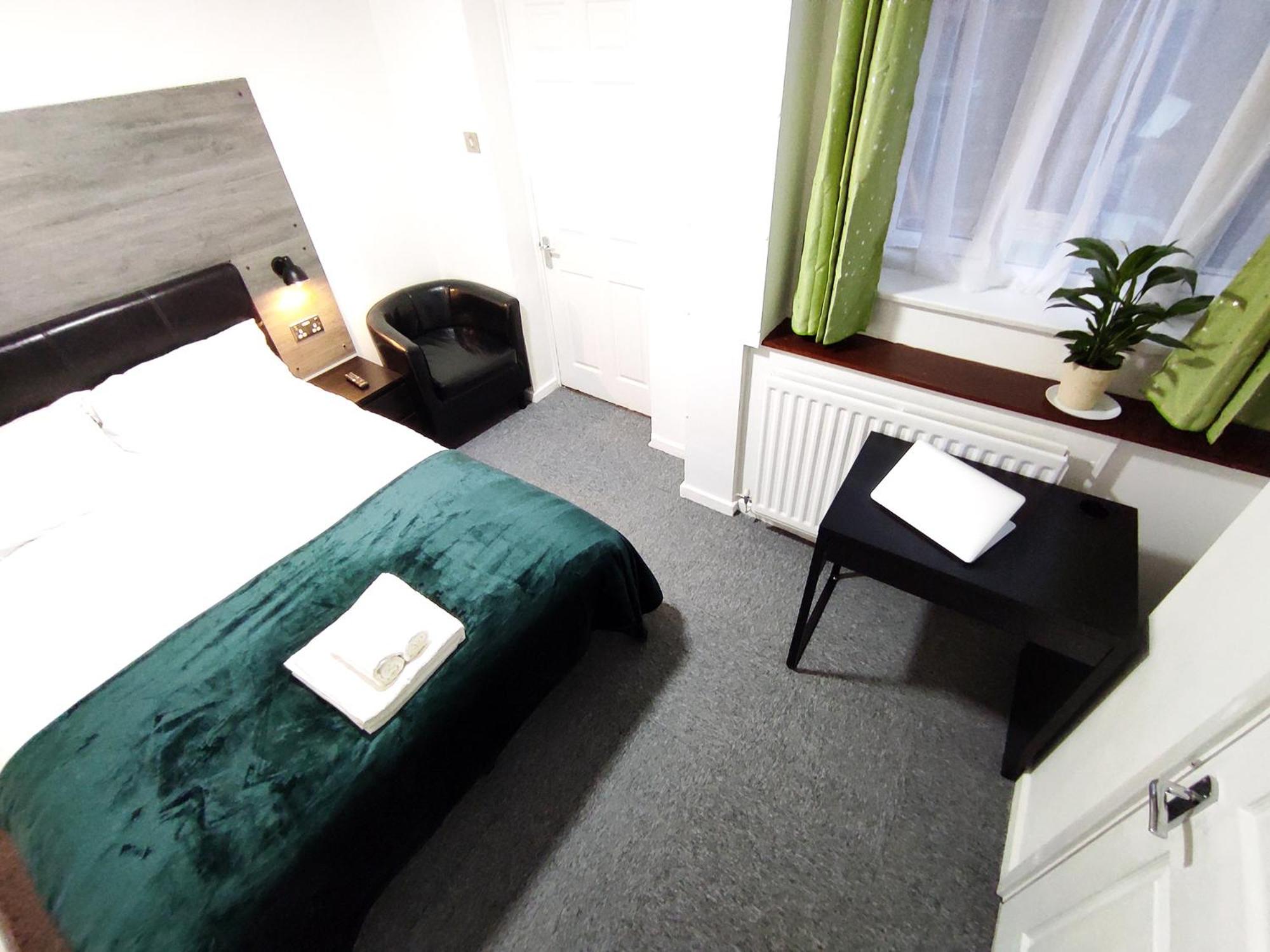 Oxford Vacations - Rowan Studio - City Centre Self Contained One-Bed Flat - Property Image 19