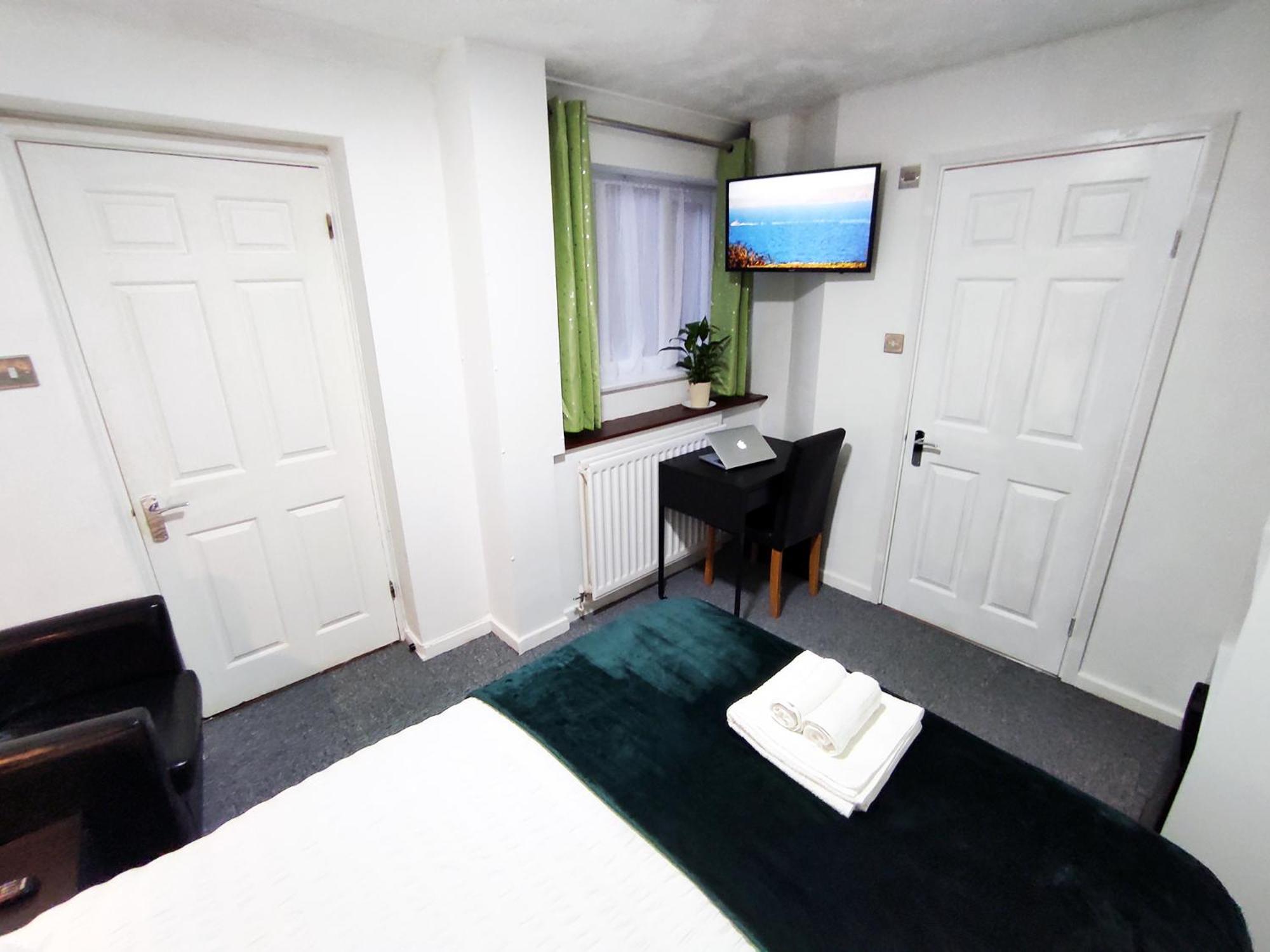 Oxford Vacations - Rowan Studio - City Centre Self Contained One-Bed Flat - Property Image 18