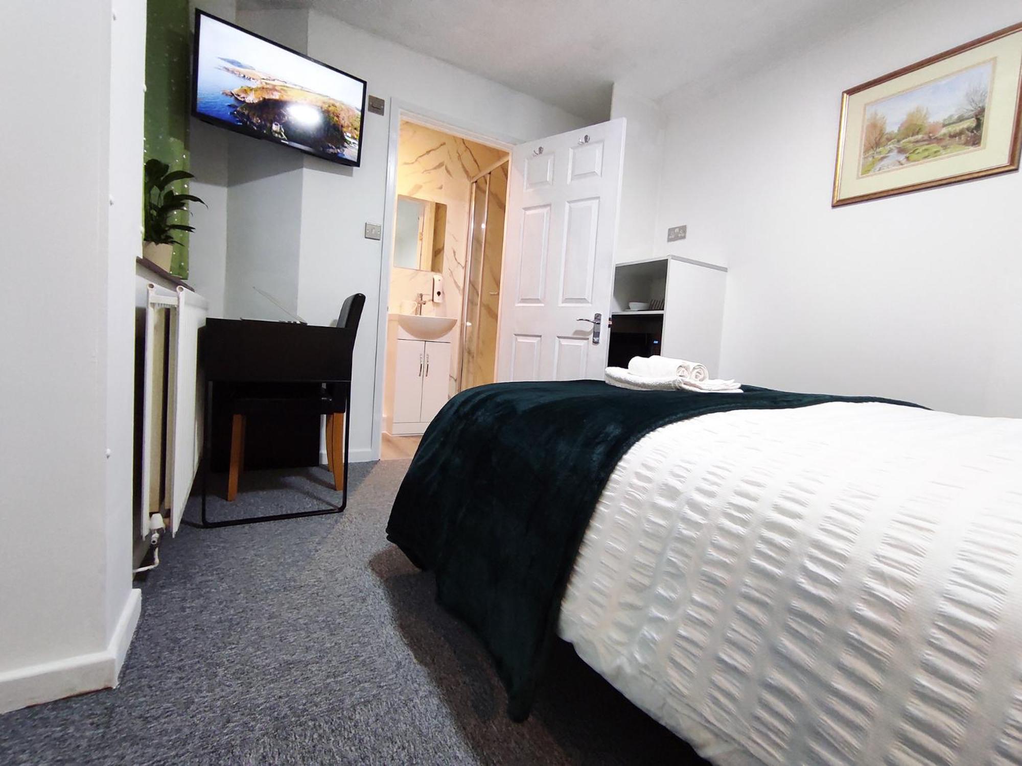 Oxford Vacations - Rowan Studio - City Centre Self Contained One-Bed Flat - Property Image 12