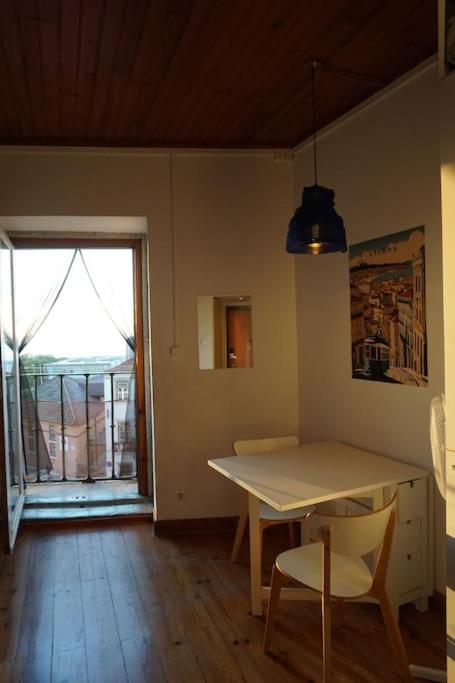 Alfama studio facing riverside front view 4