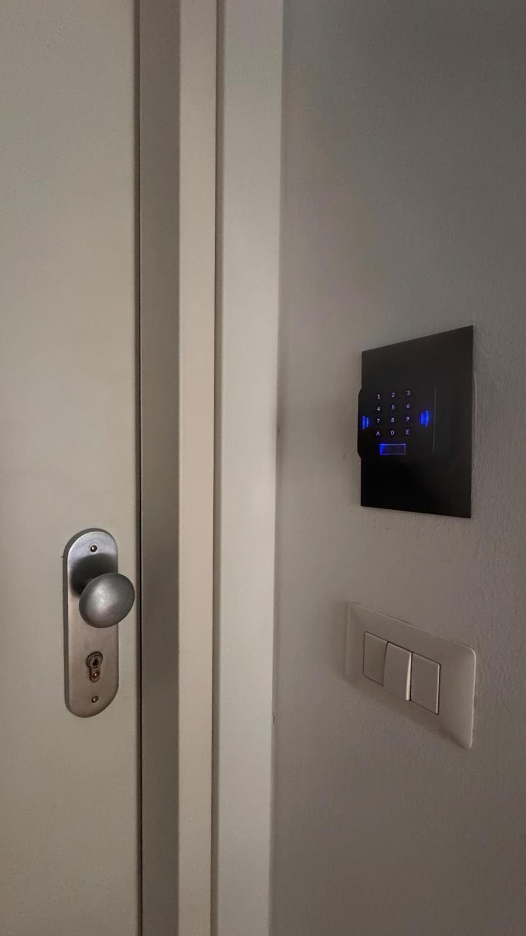 ROOM (boutique room)