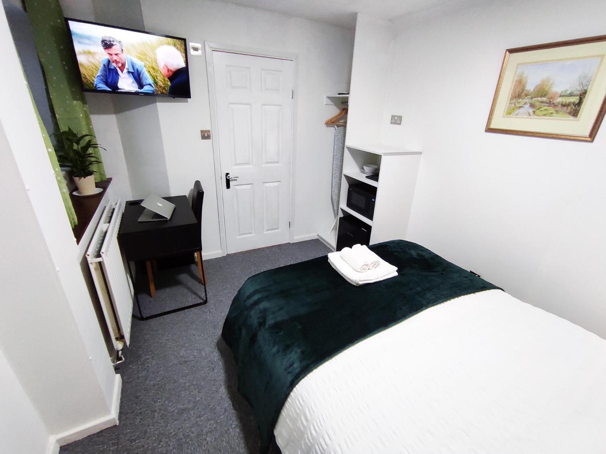 Oxford Vacations - Rowan Studio - City Centre Self Contained One-Bed Flat - Property Image 1
