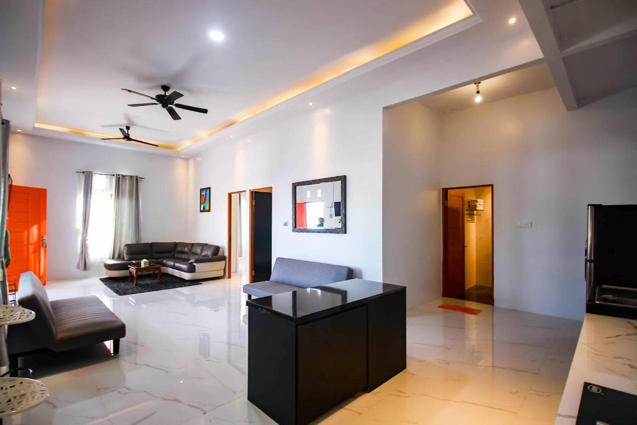Dewita Villa - Spacious 3BR for Group Stay, Batam view 3