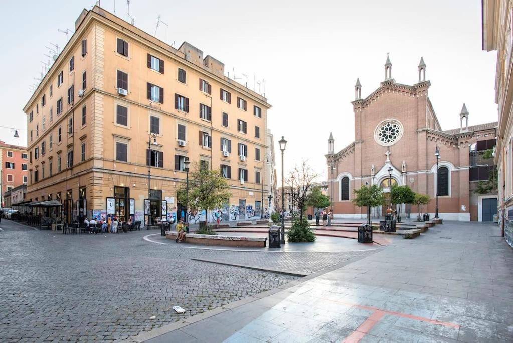 Urban Oasis near Termini with Patio, int1b