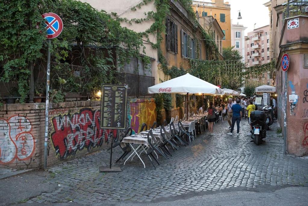 Urban Oasis near Termini with Patio, int1b