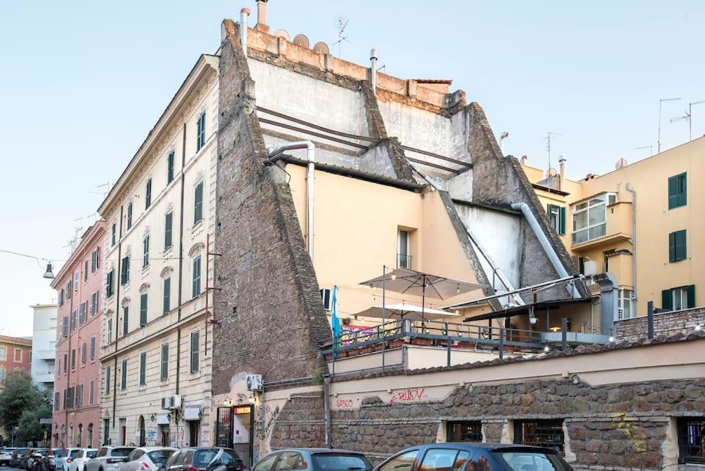 Urban Oasis near Termini with Patio, int1b