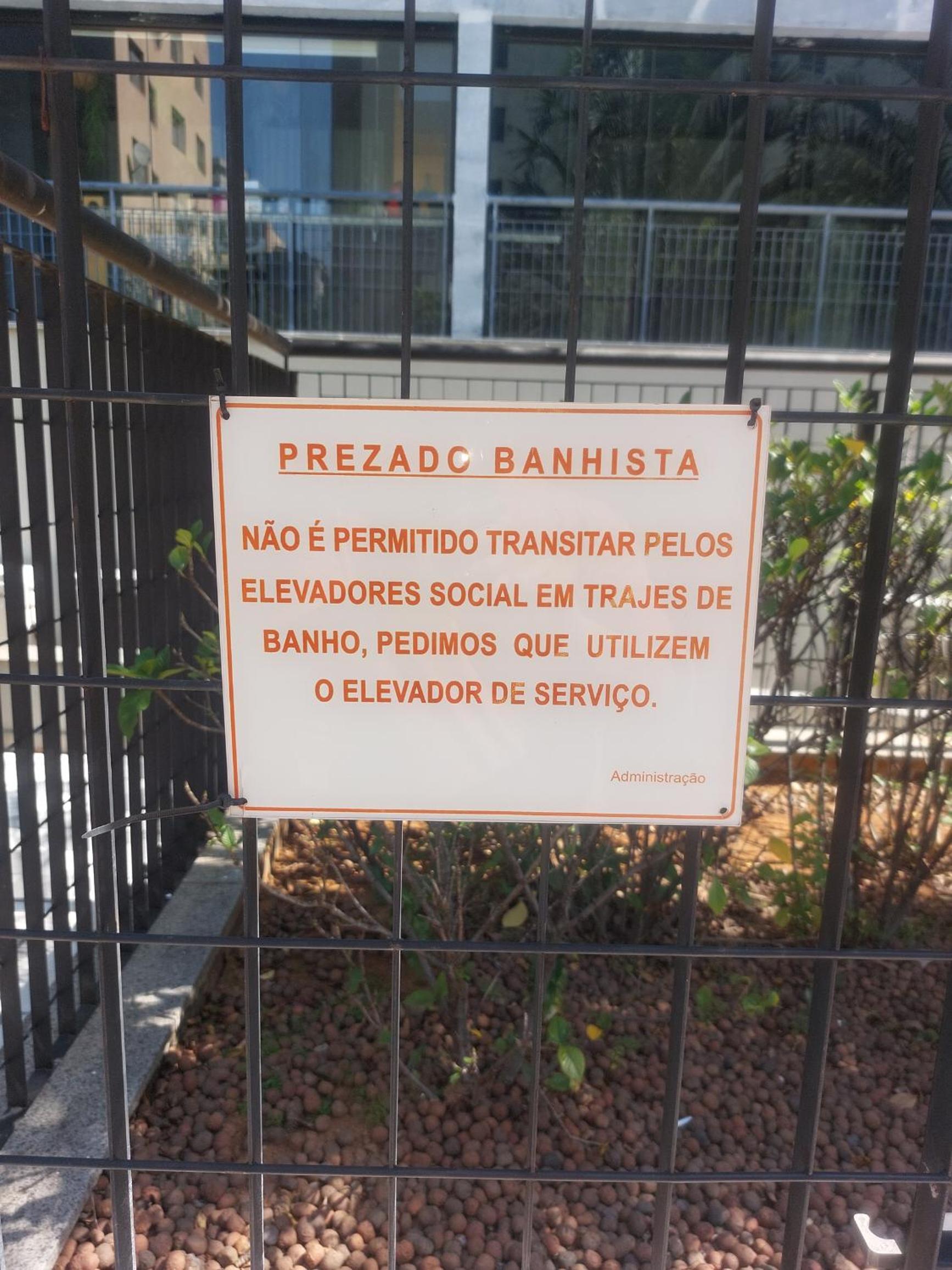 TEM TUDO Piscina Academia Sauna Squash