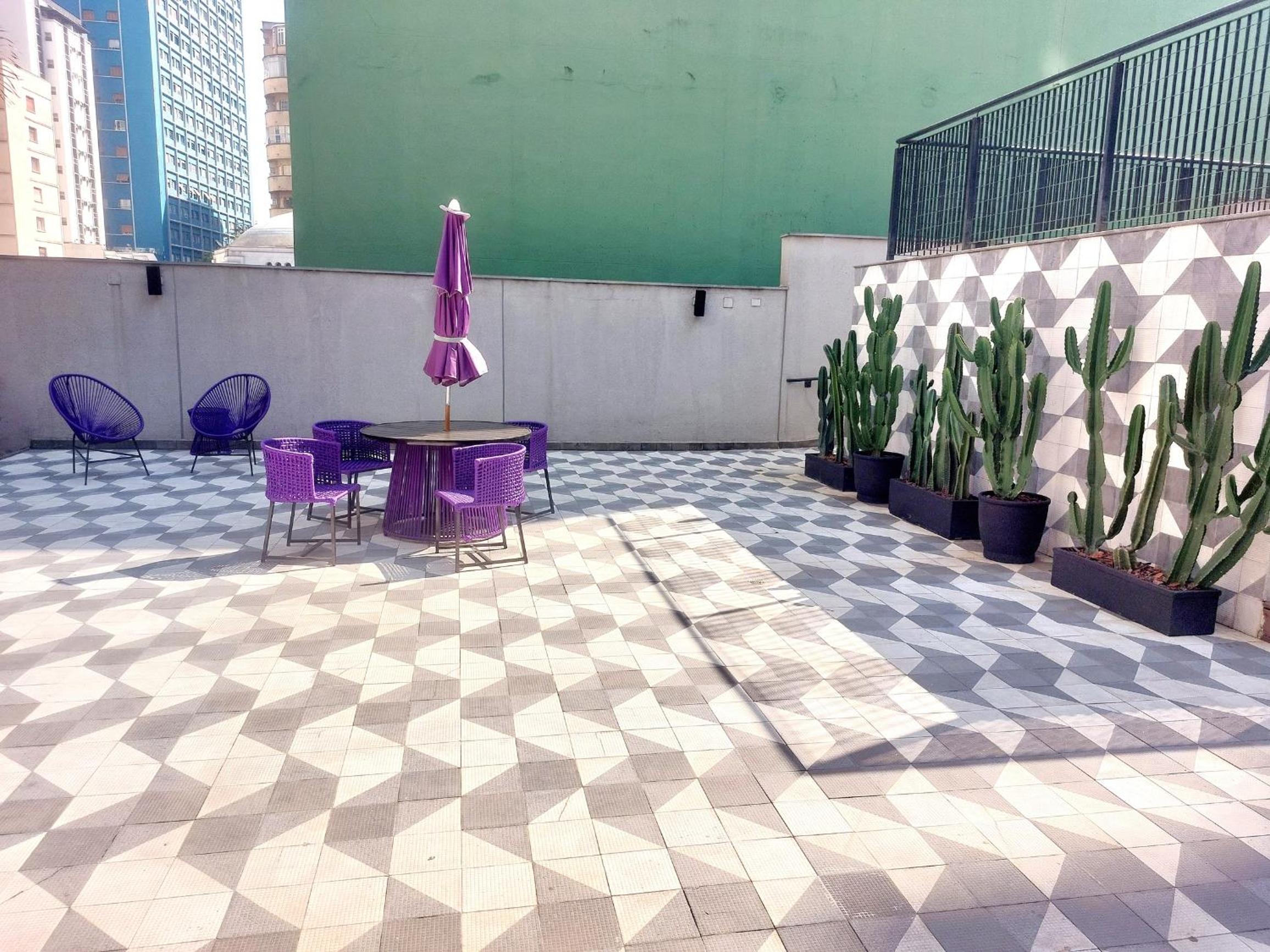 TEM TUDO Piscina Academia Sauna Squash