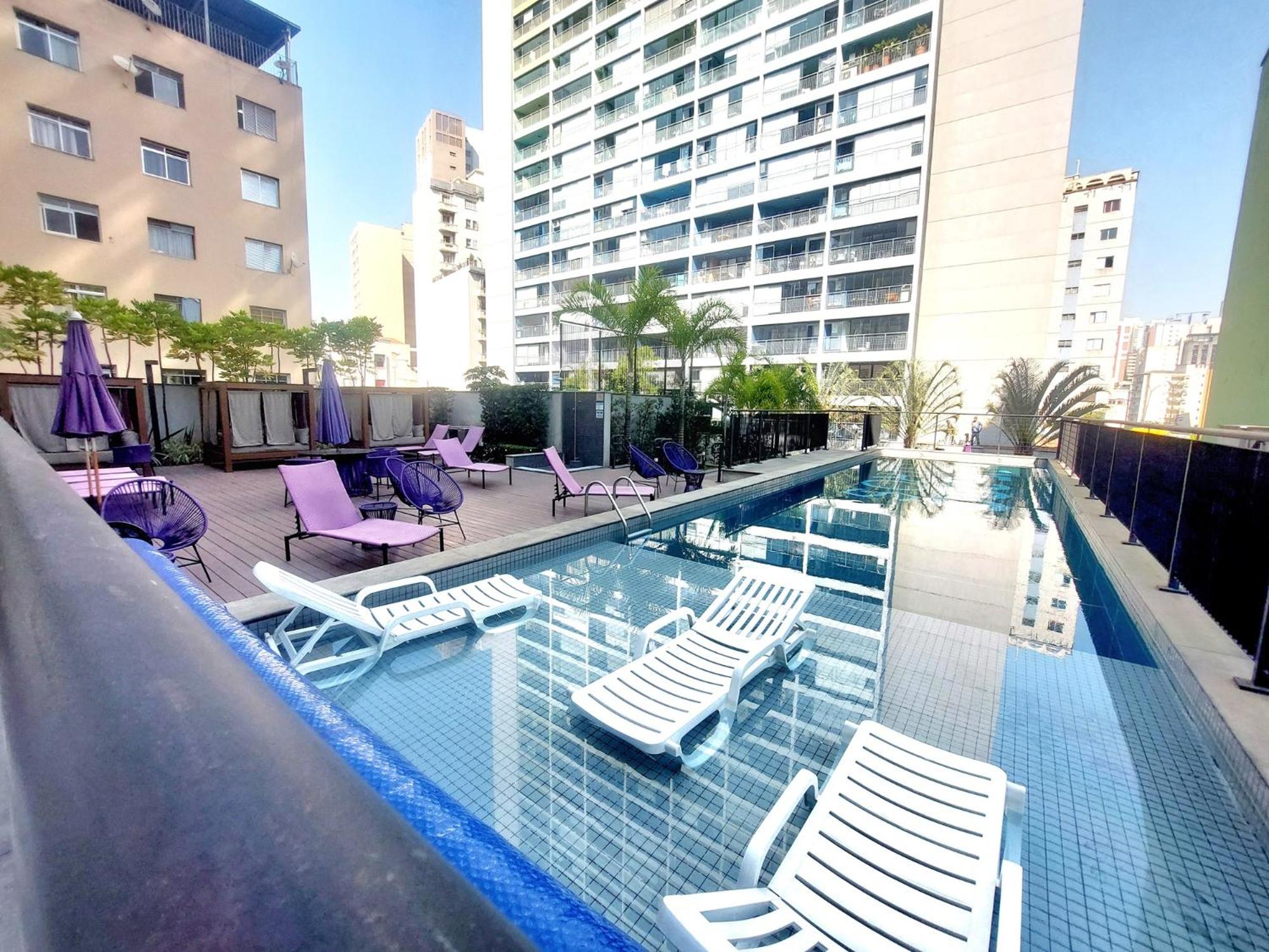 TEM TUDO Piscina Academia Sauna Squash