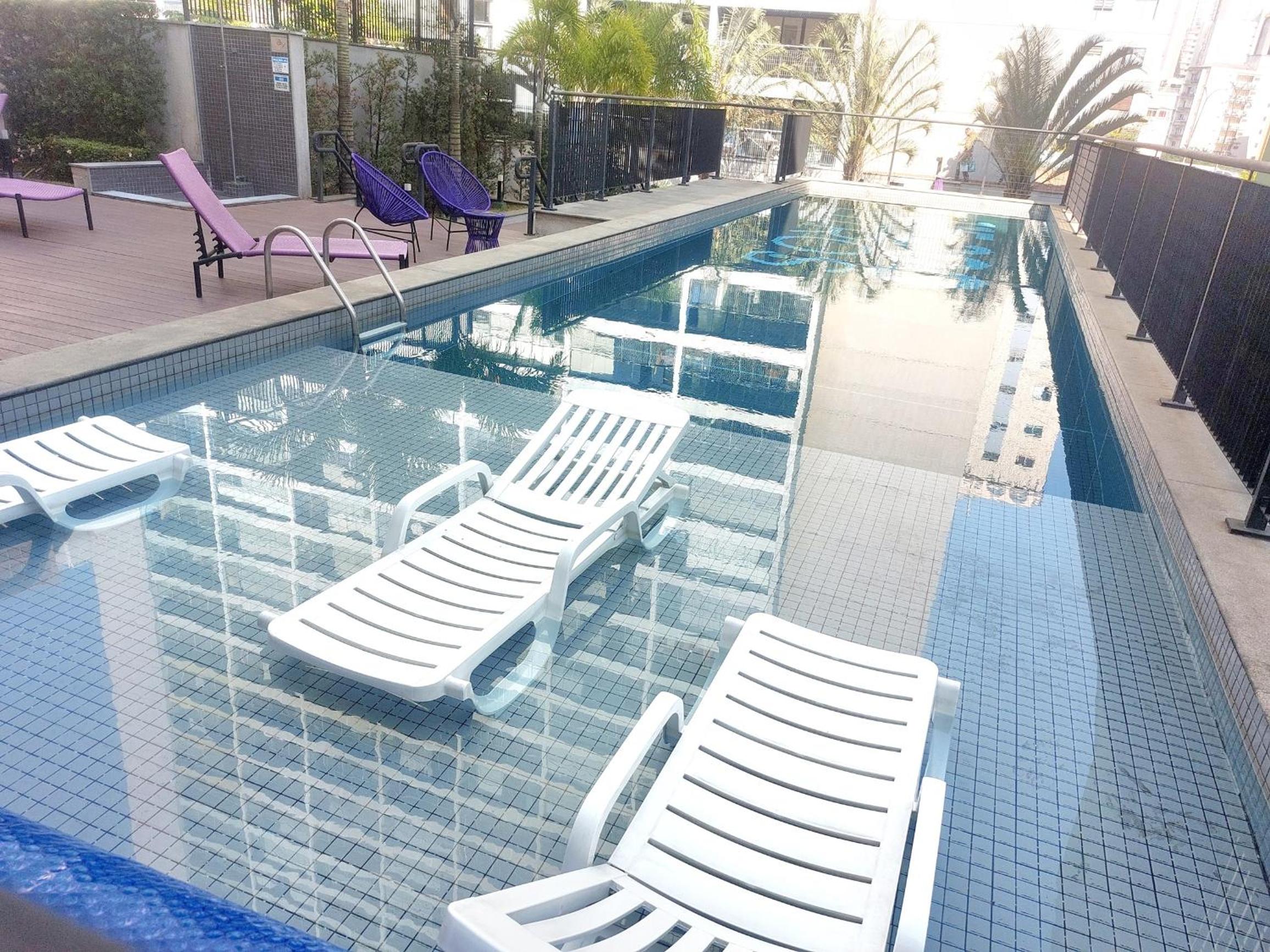 TEM TUDO Piscina Academia Sauna Squash