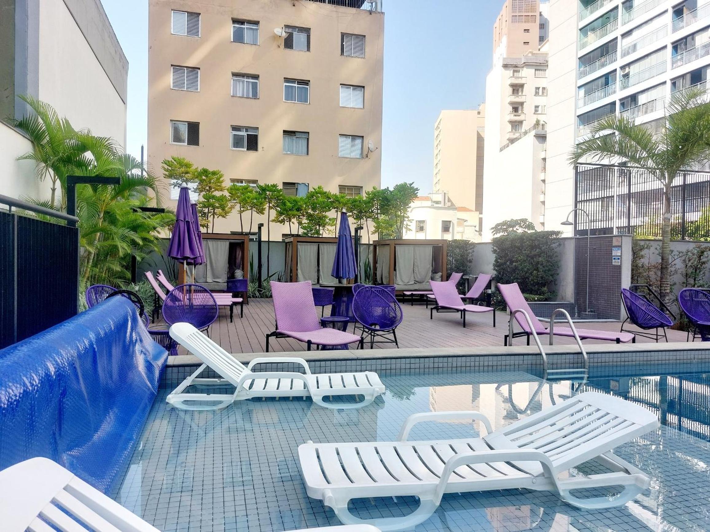 TEM TUDO Piscina Academia Sauna Squash