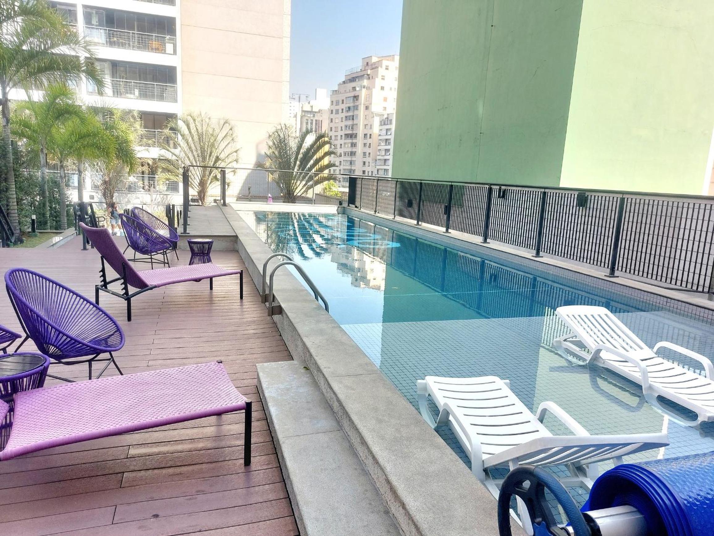 TEM TUDO Piscina Academia Sauna Squash