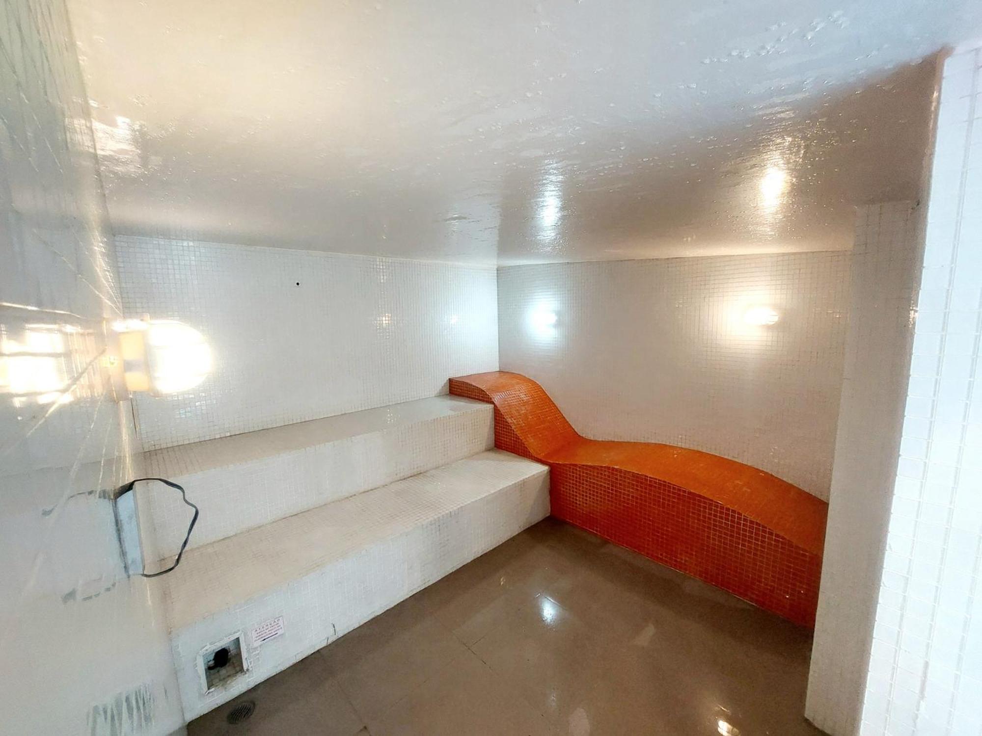 TEM TUDO Piscina Academia Sauna Squash