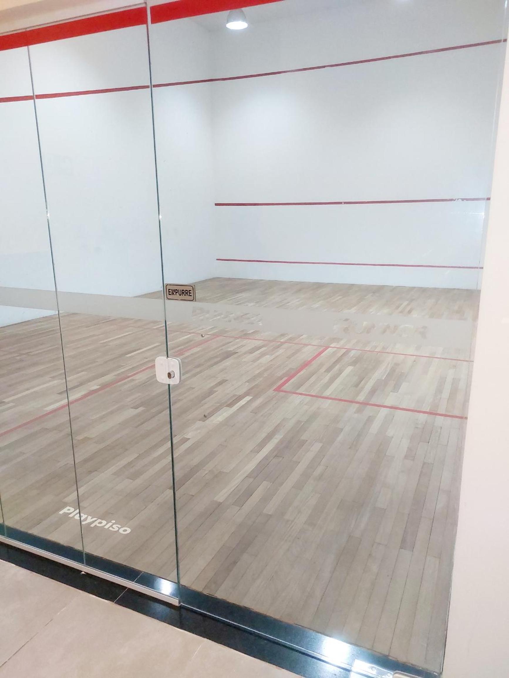 TEM TUDO Piscina Academia Sauna Squash