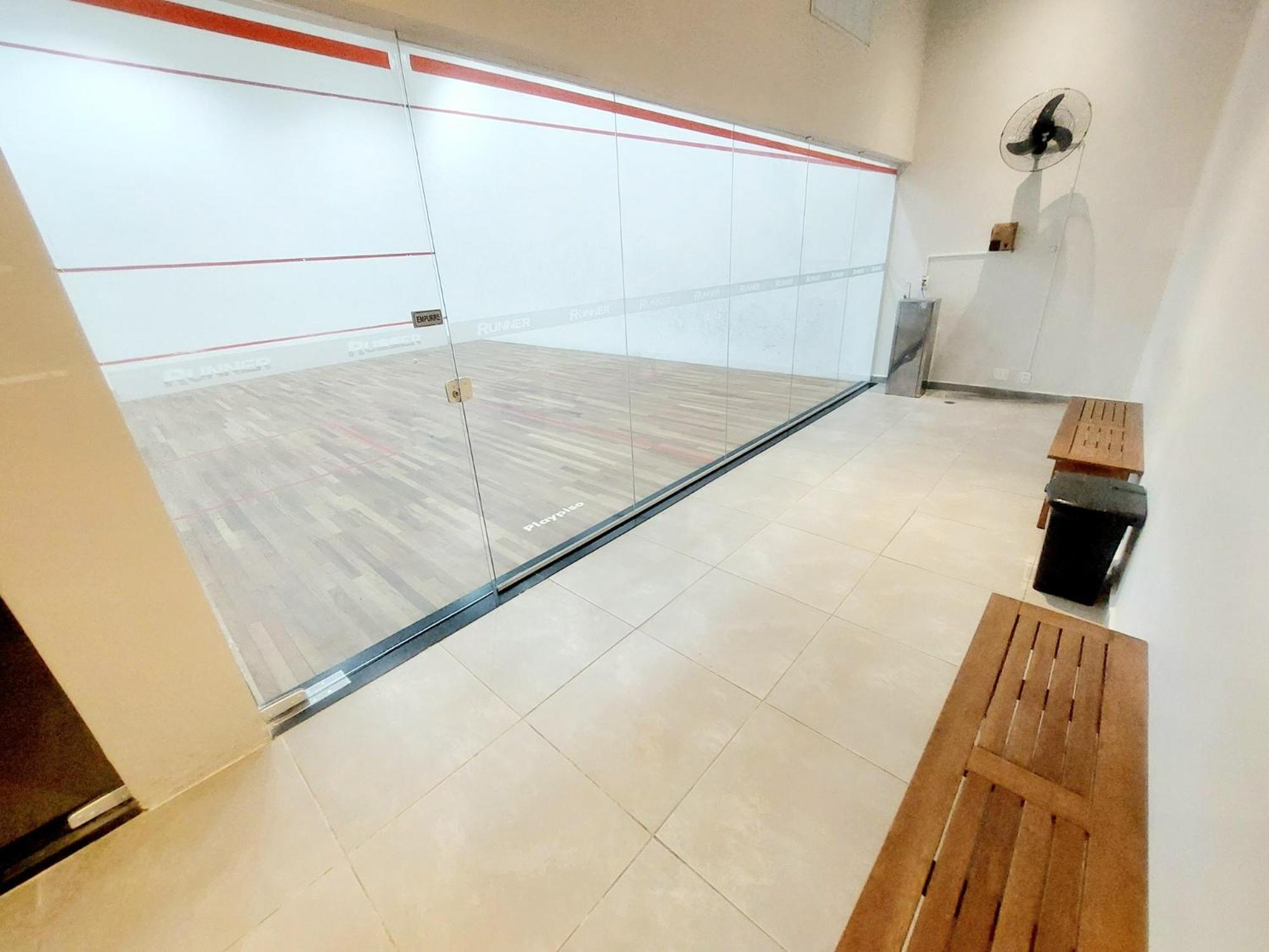 TEM TUDO Piscina Academia Sauna Squash