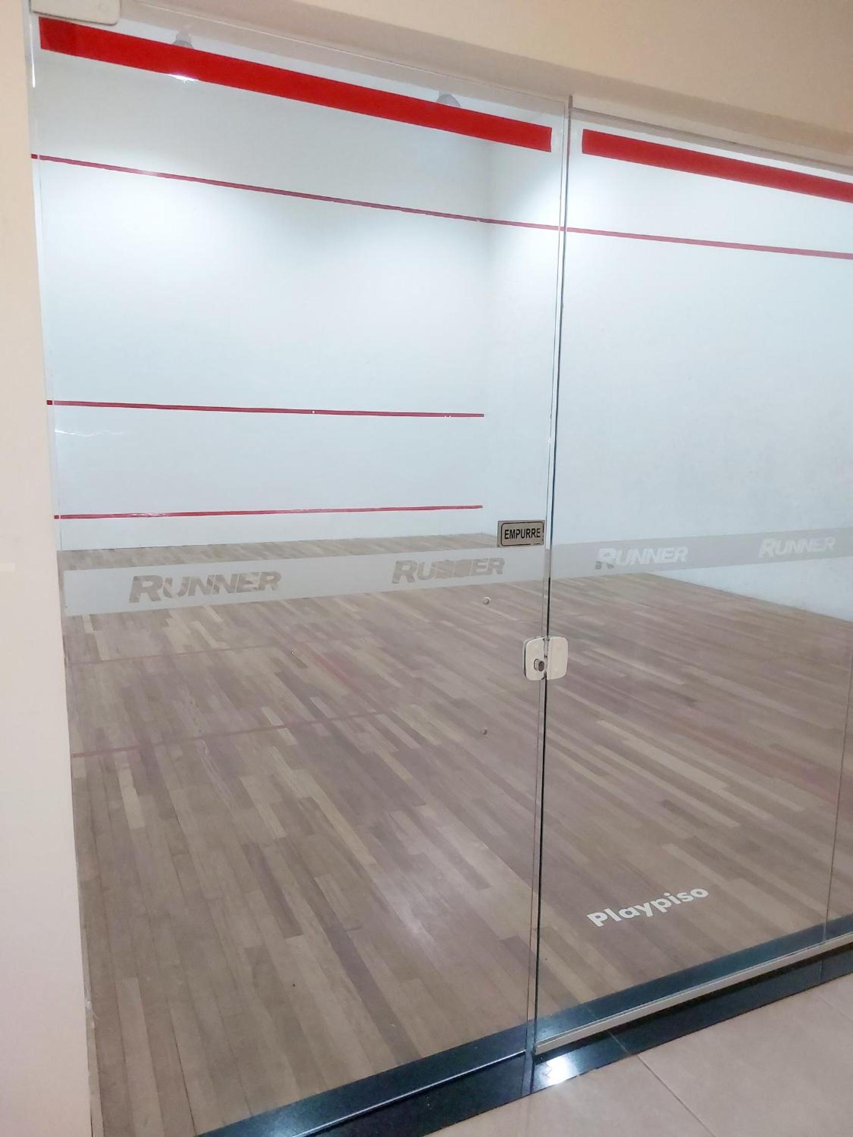 TEM TUDO Piscina Academia Sauna Squash
