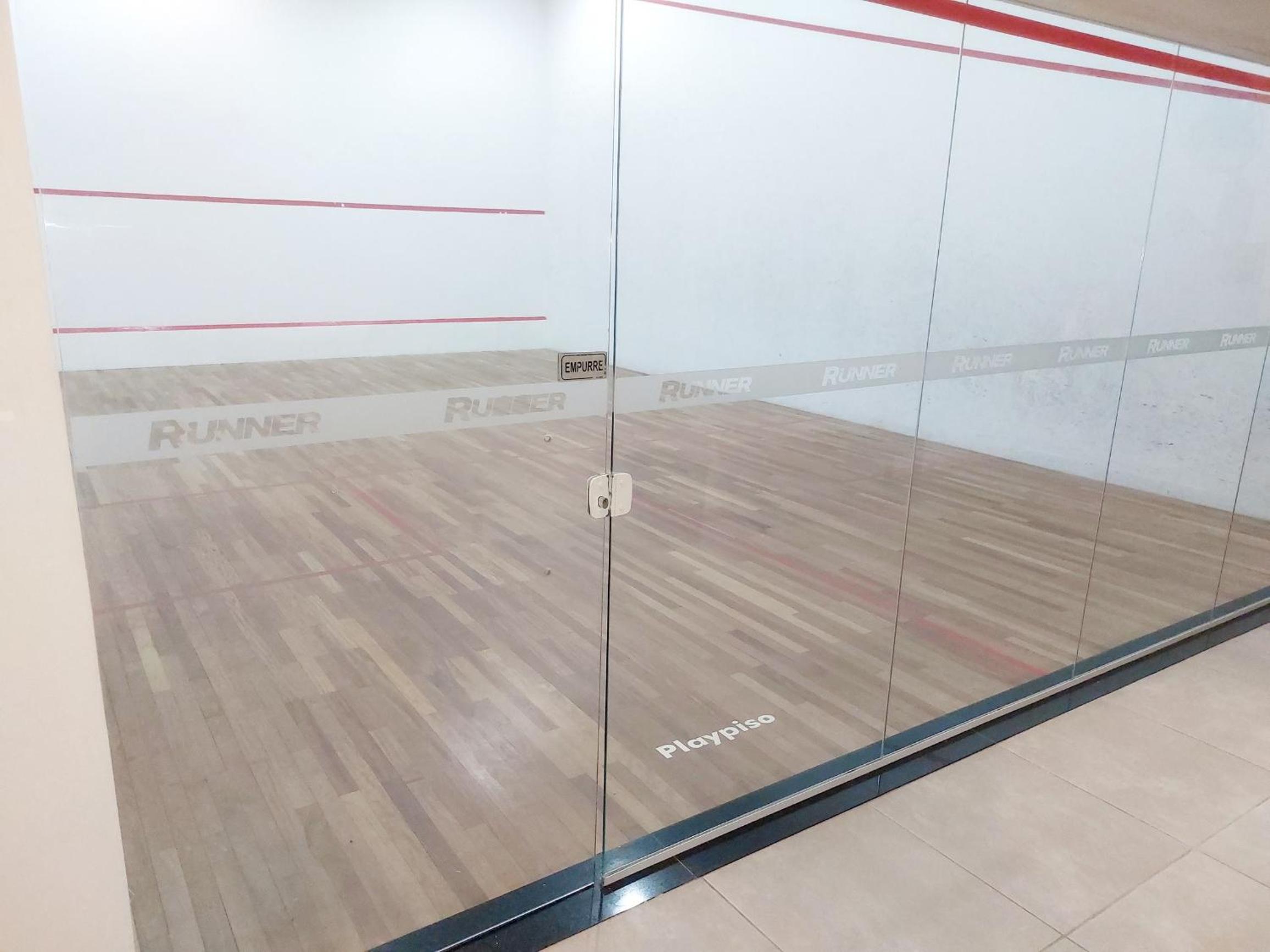 TEM TUDO Piscina Academia Sauna Squash