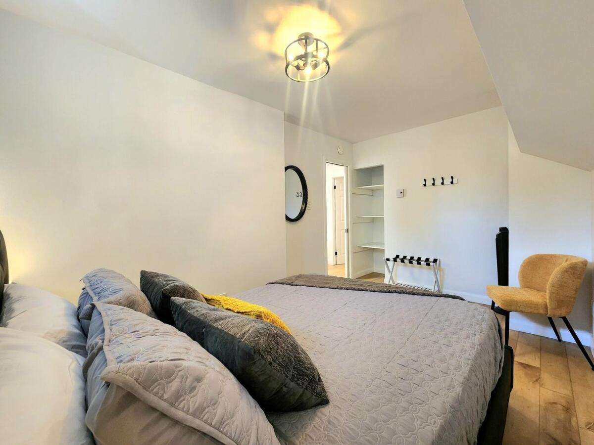 Luxury Retreat with Hot Tub - EV Chrger & Parking