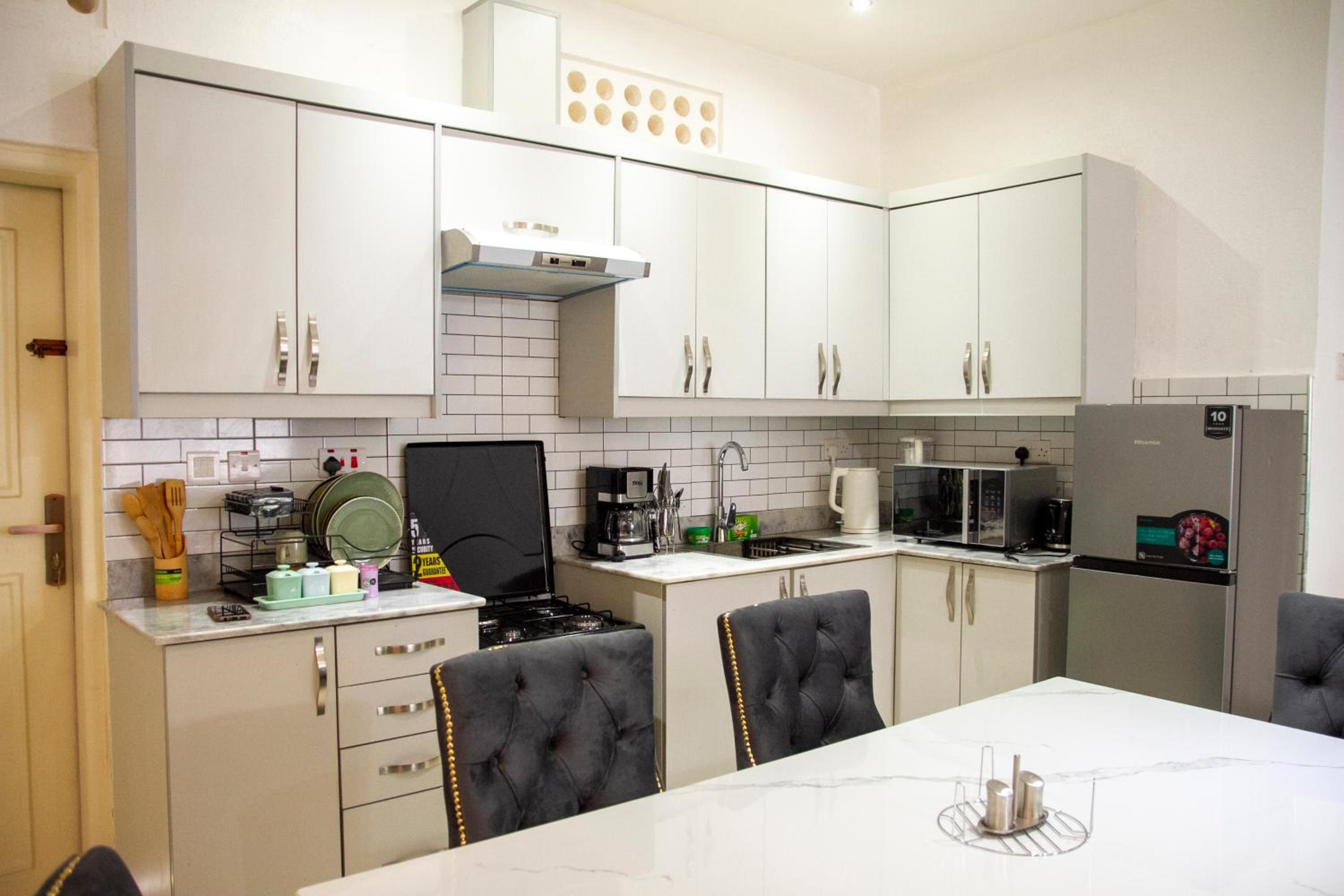 Stunning lakeview Apt 8mins from Speke Resort