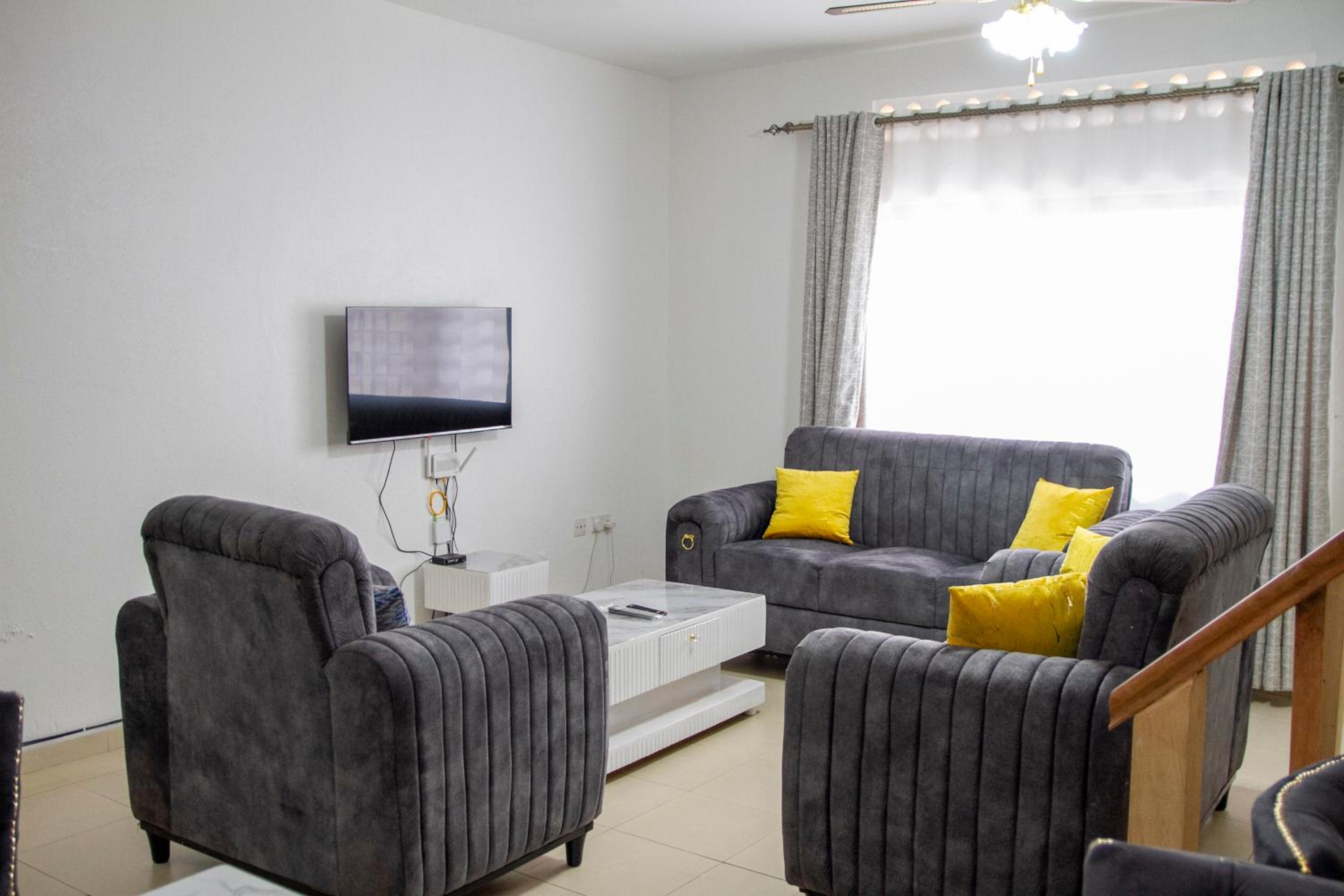 Stunning lakeview Apt 8mins from Speke Resort