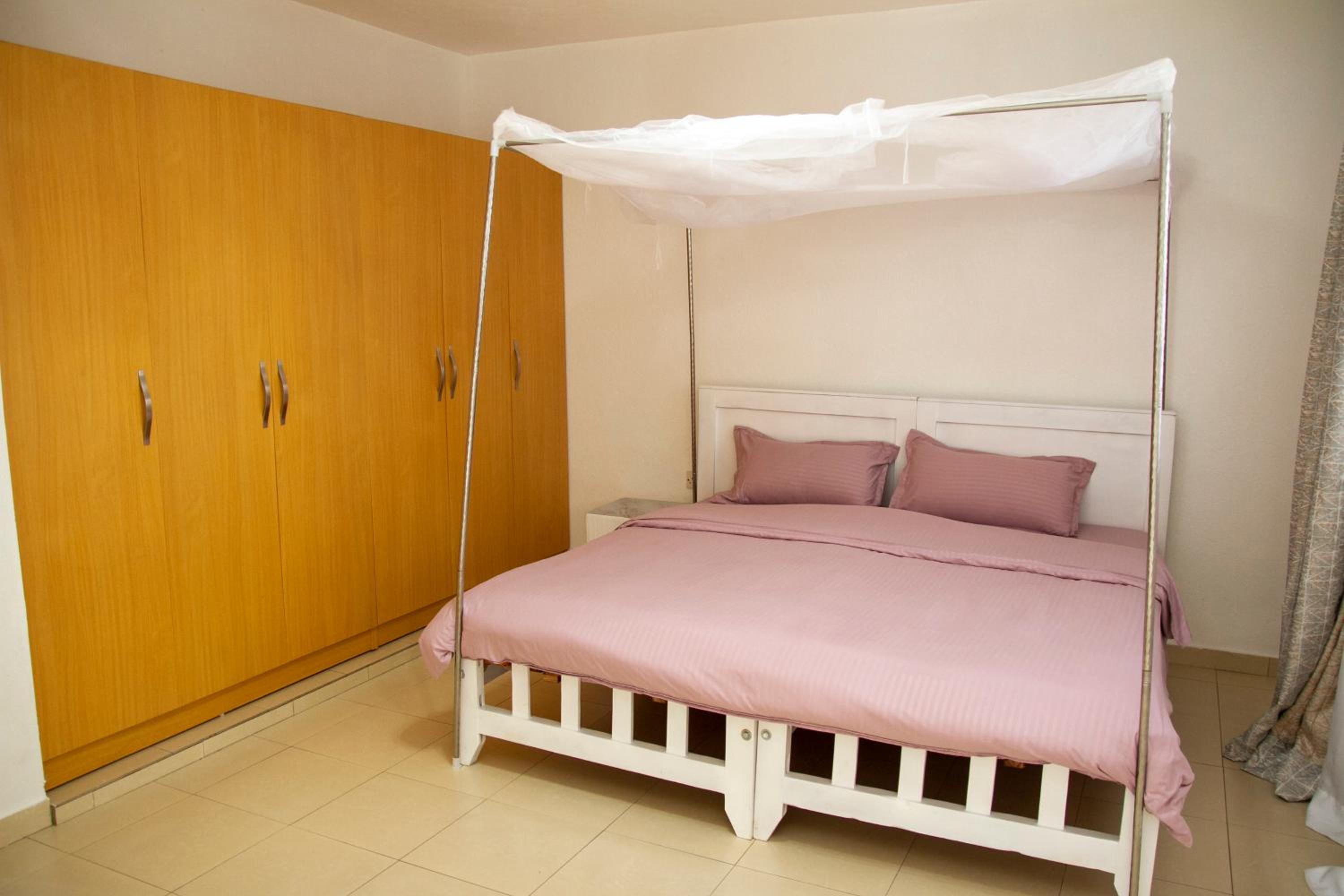 Stunning lakeview Apt 8mins from Speke Resort