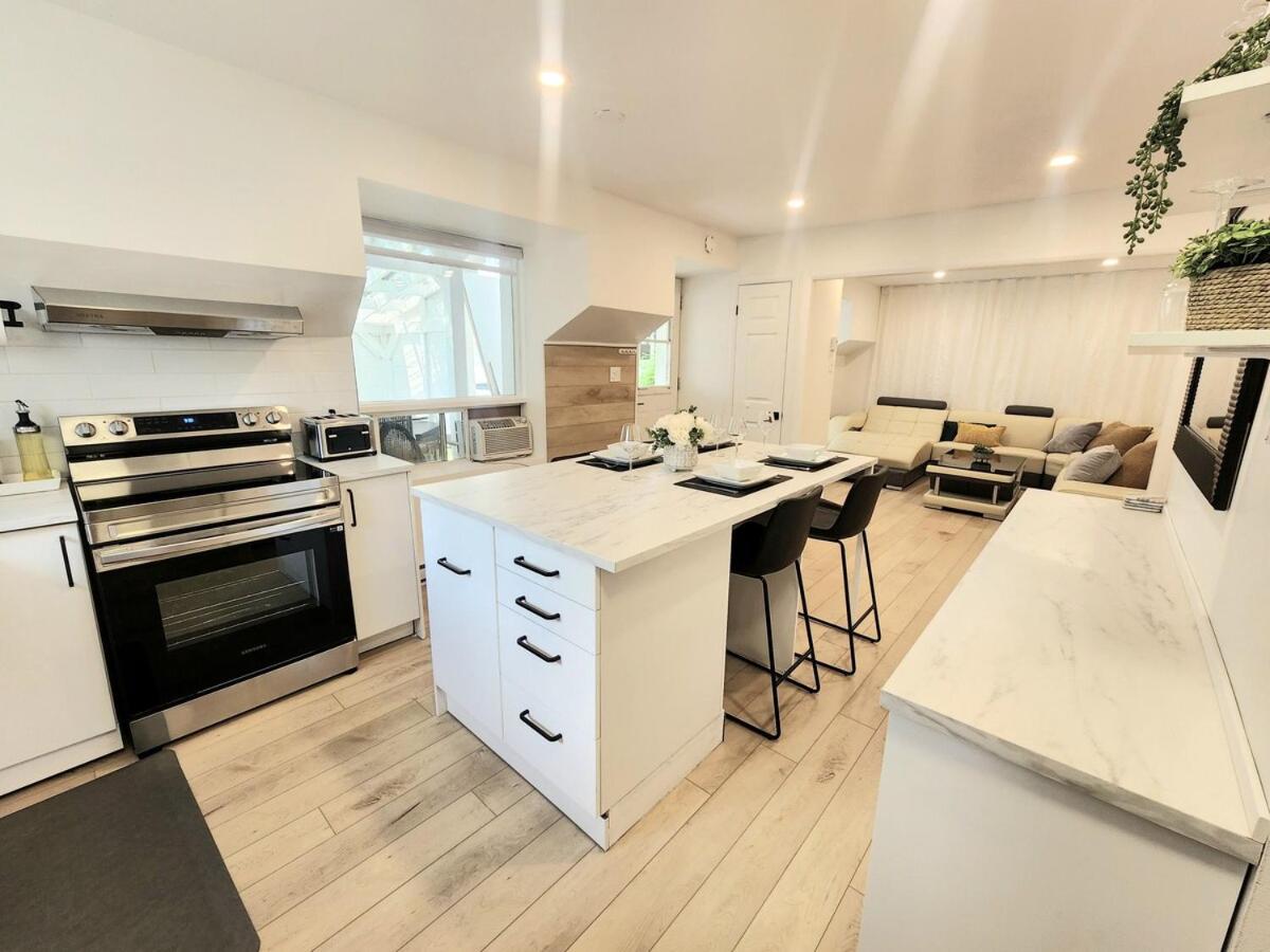 Luxury Retreat with Hot Tub - EV Chrger & Parking