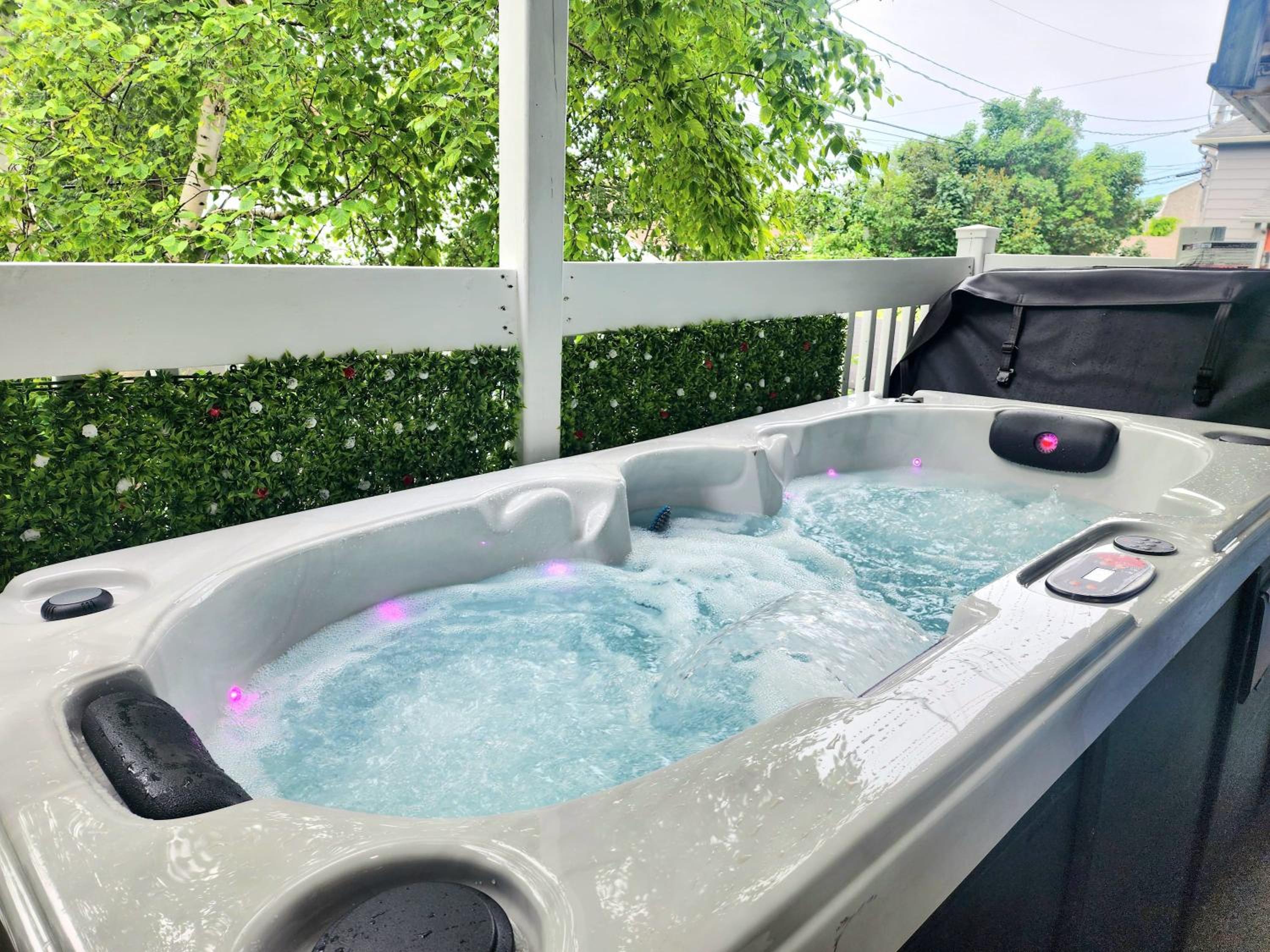 The Coziest - Hot Tub - EV Chrger & Free Parking