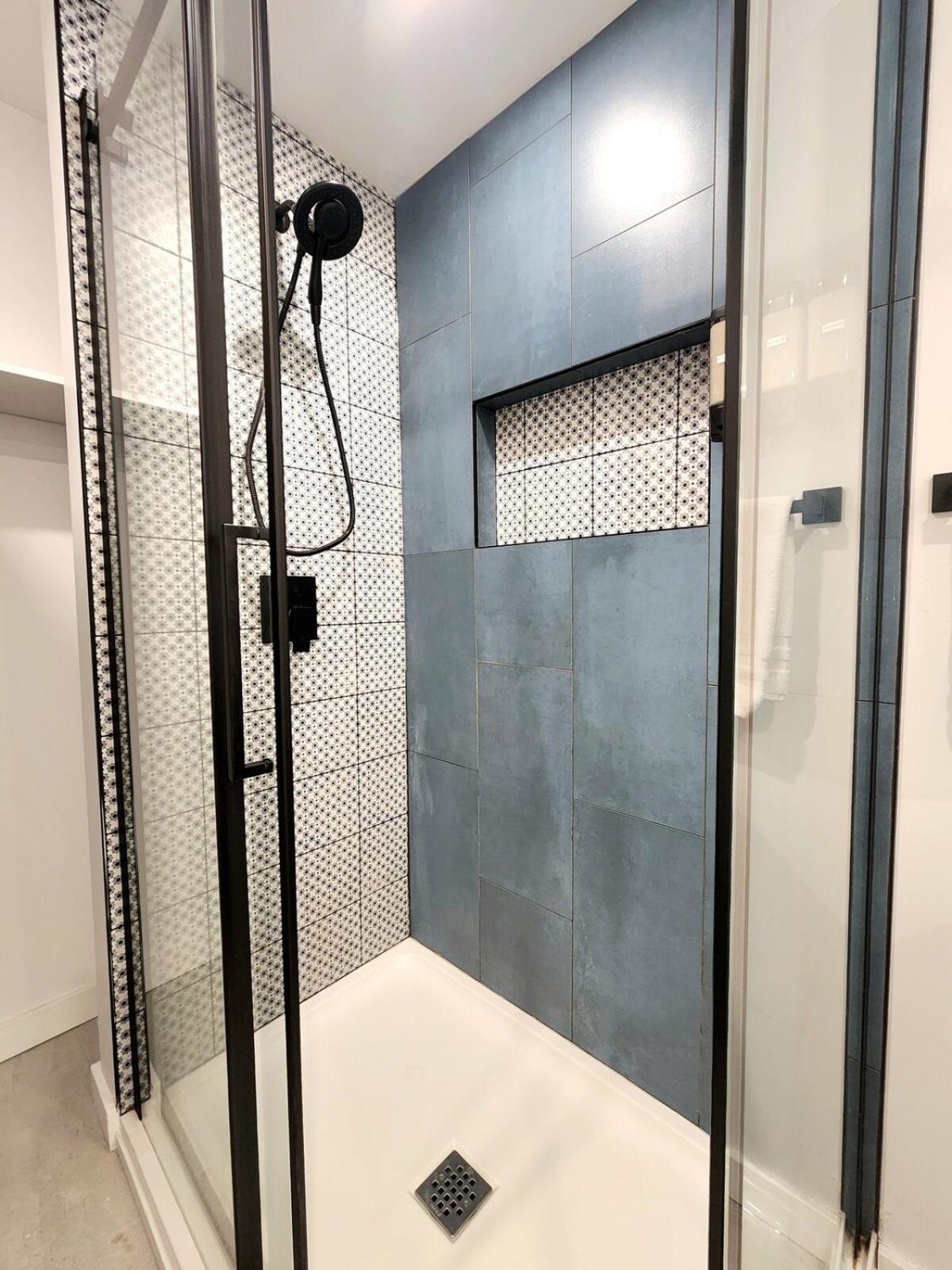 The Coziest - Hot Tub - EV Chrger & Free Parking
