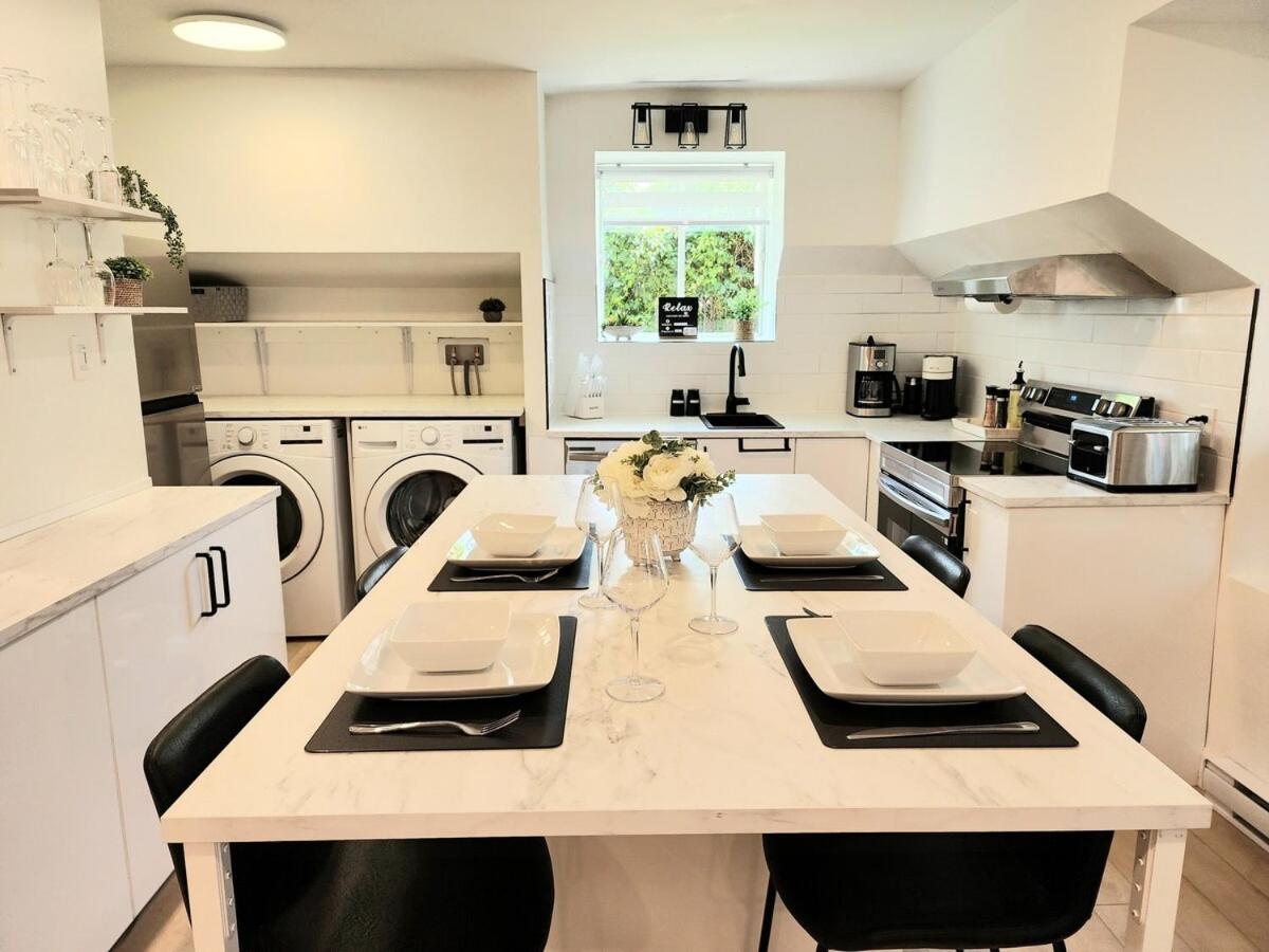 Luxury Retreat with Hot Tub - EV Chrger & Parking