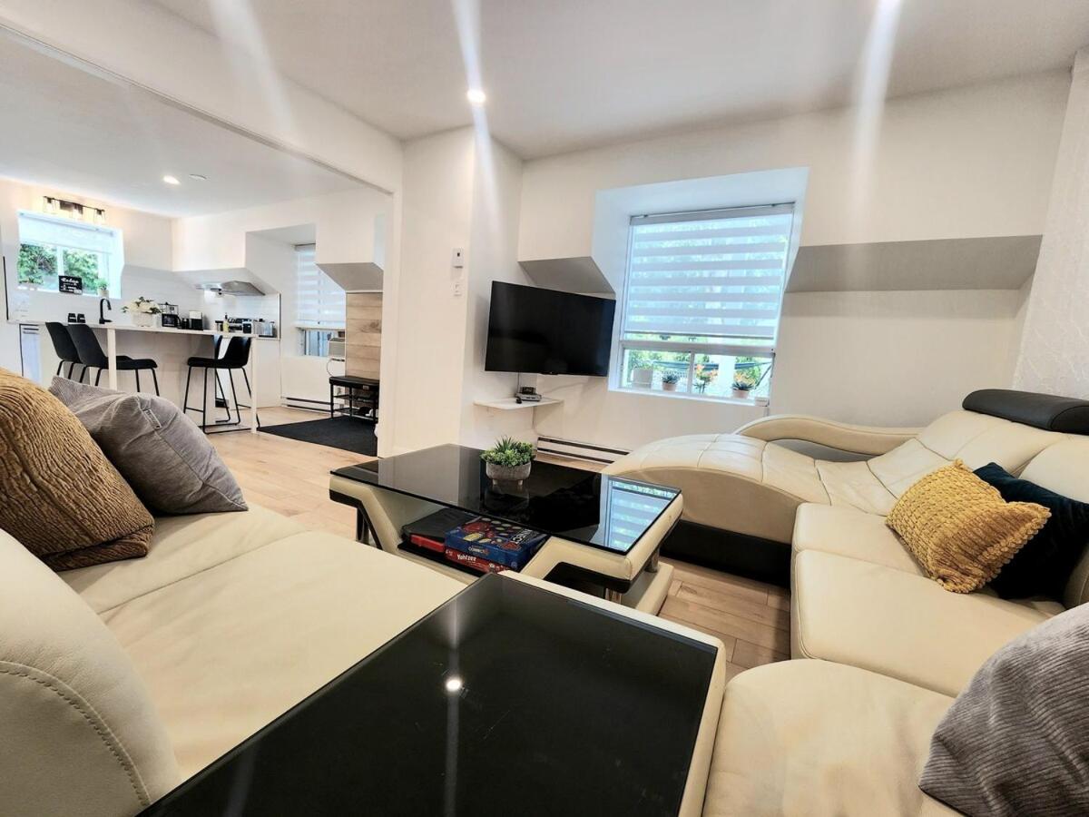 Luxury Retreat with Hot Tub - EV Chrger & Parking