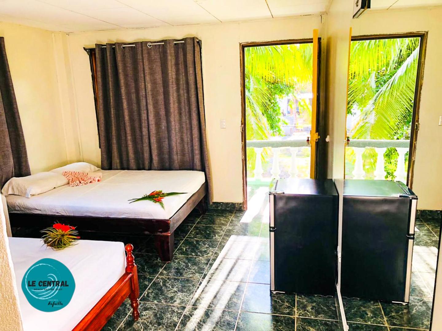 Le Central - Beach Hostel Vibe